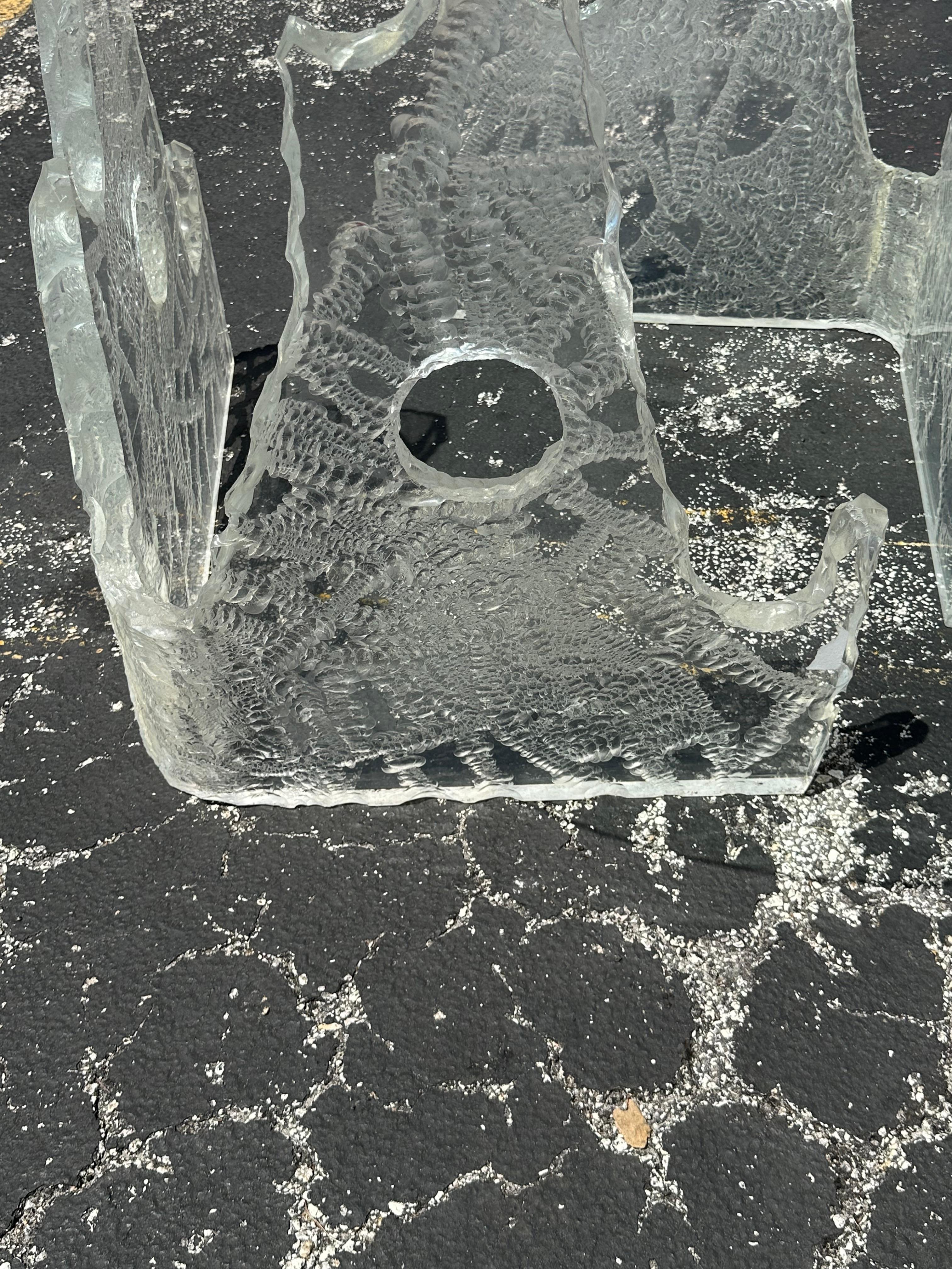 Table de salle à manger Iceberg des années 1970, gravée à la main et fabriquée en Lucite en vente 3