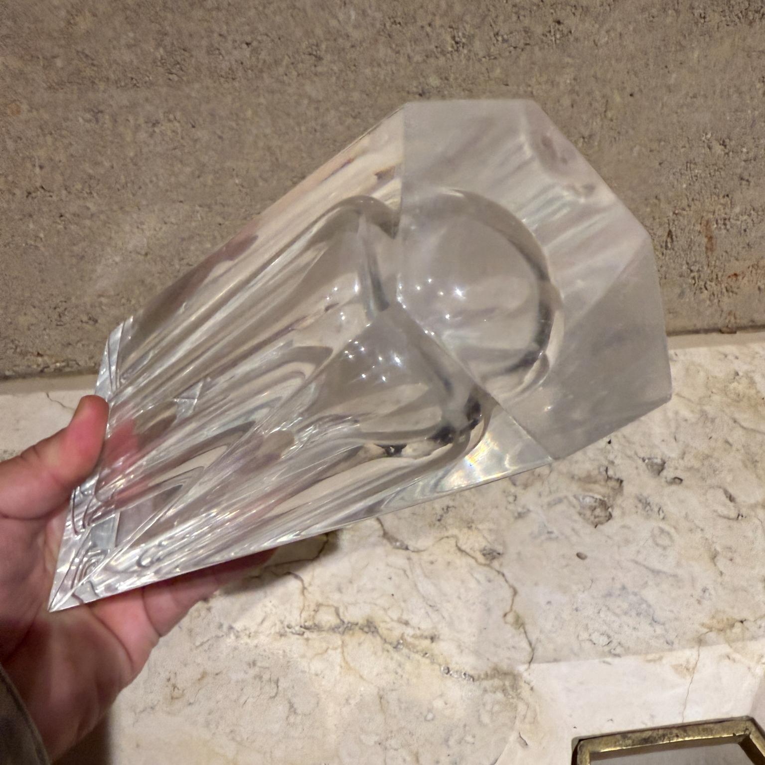 Fine XX secolo Vaso scultoreo in lucite degli anni '70 di Charles Hollis Jones in vendita