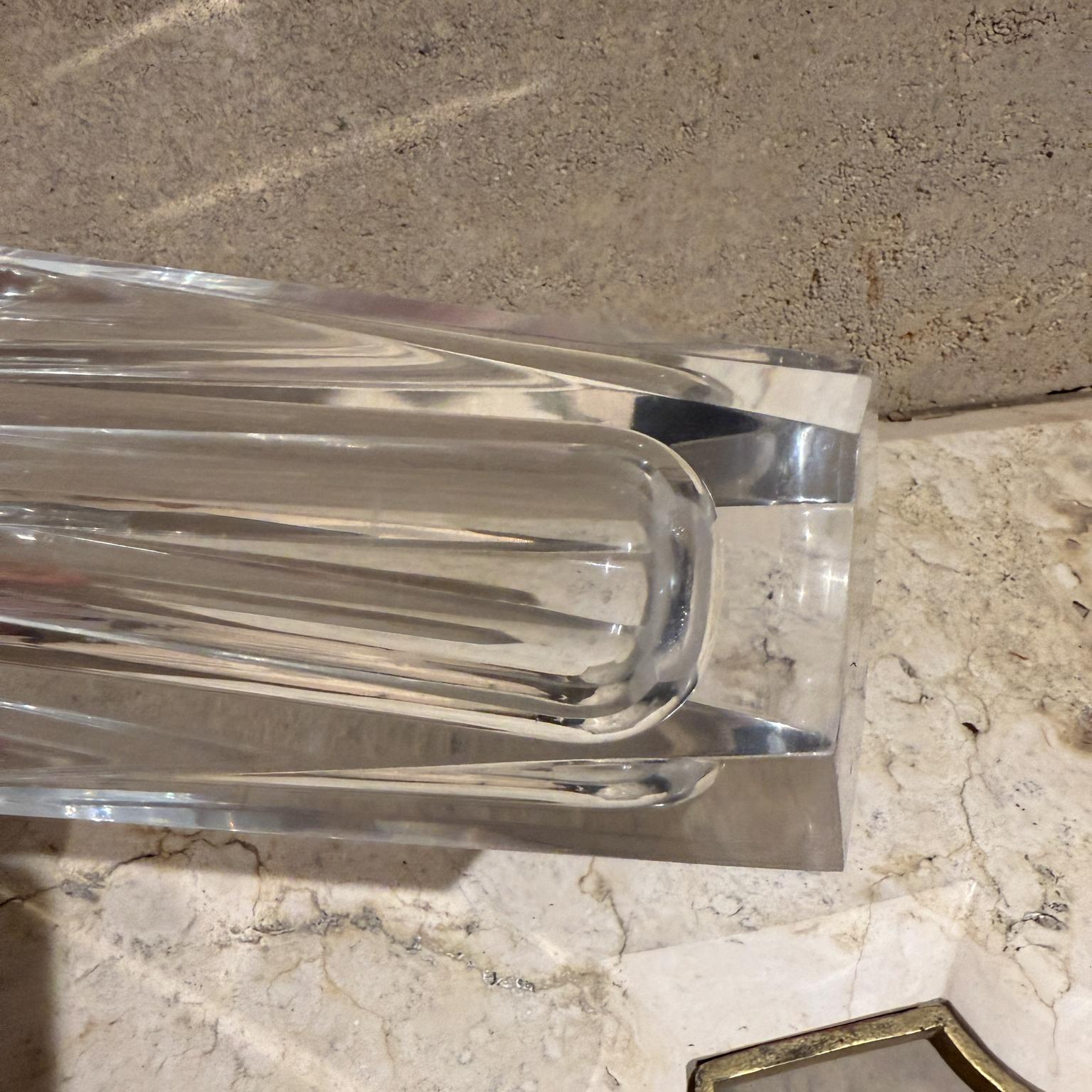 Lucite Vaso scultoreo in lucite degli anni '70 di Charles Hollis Jones in vendita