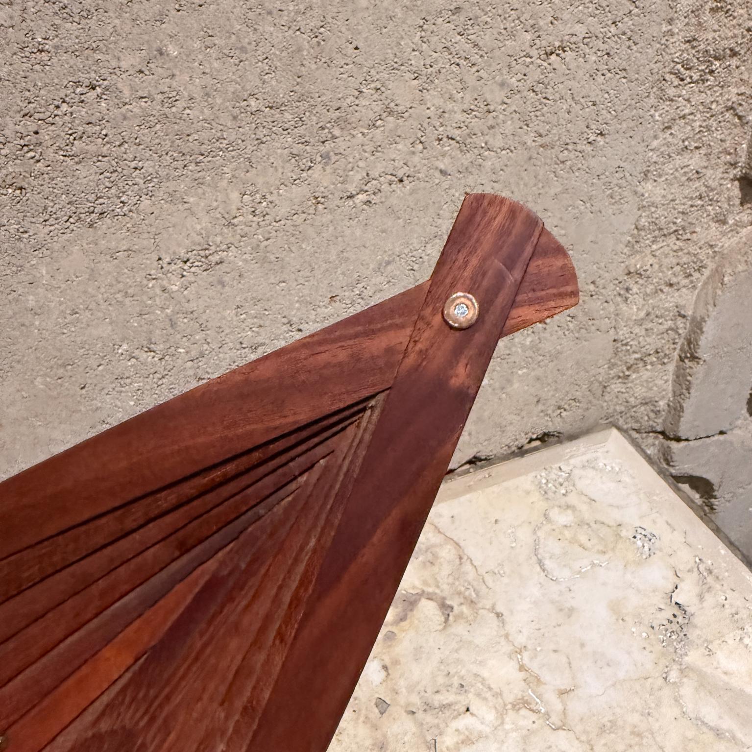 Ciotola scultorea moderna degli anni '70 in legno di mogano e ottone in vendita 13