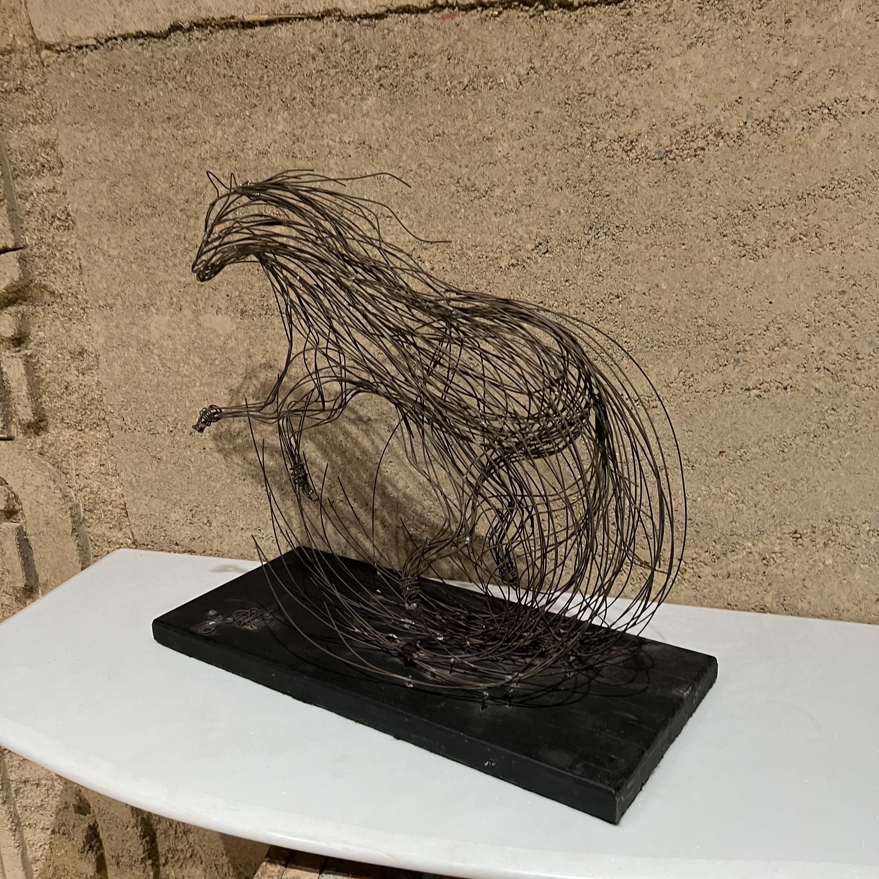 1970s Modernist Horse Wire Table Sculpture In Good Condition For Sale In Chula Vista, CA