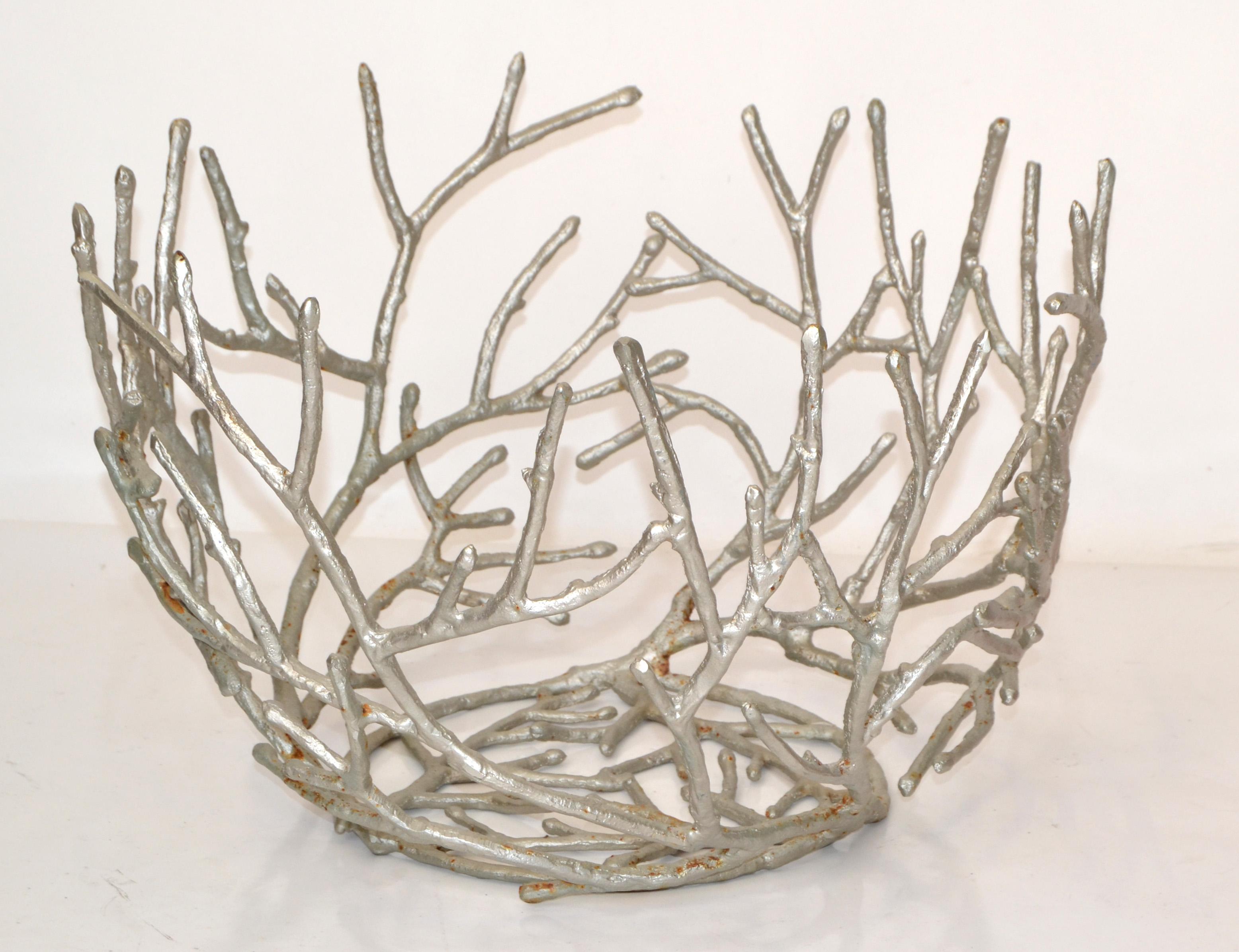 Inspired by nature this large bowl or outdoor planter in coral shape or twig leaves made out of aluminum and coated in silver paint.
The sculptural Design fits to any Mid-Century Modern interior and is made to last.
In fair vintage condition due