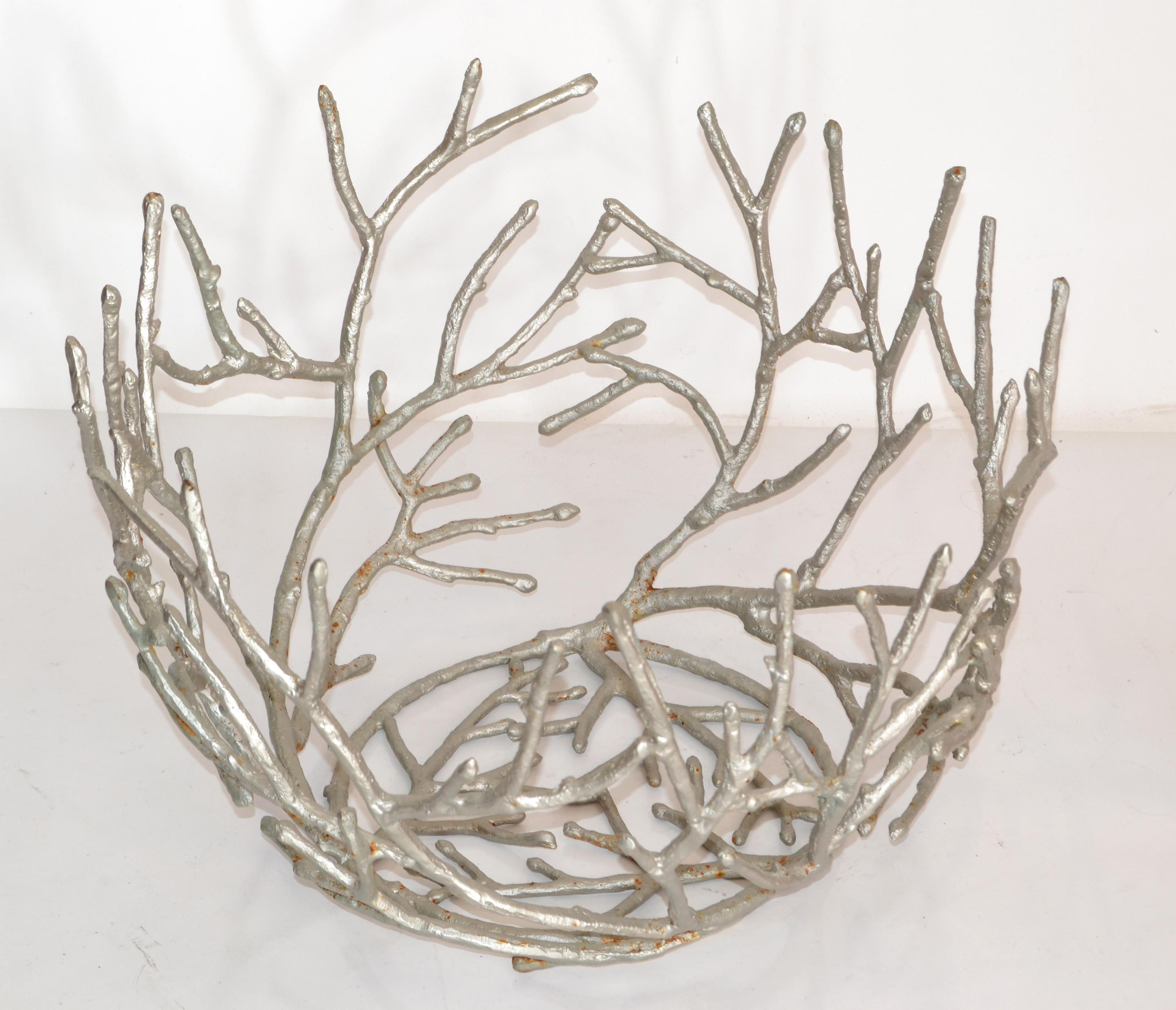 Américain Jardinière sculpturale en forme de corail organique en aluminium vieilli, finition argentée, années 1970 en vente