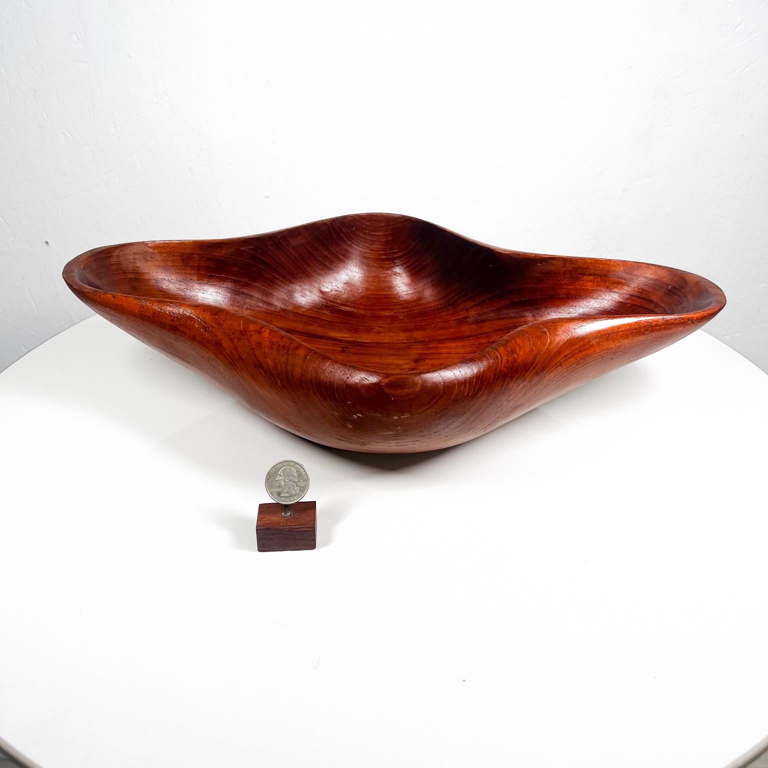 1970s Sculptural Organic Modern Bowl in teak wood
17 w x 10.38 D x 4 H
Preowned original vintage
Please refer to images.
