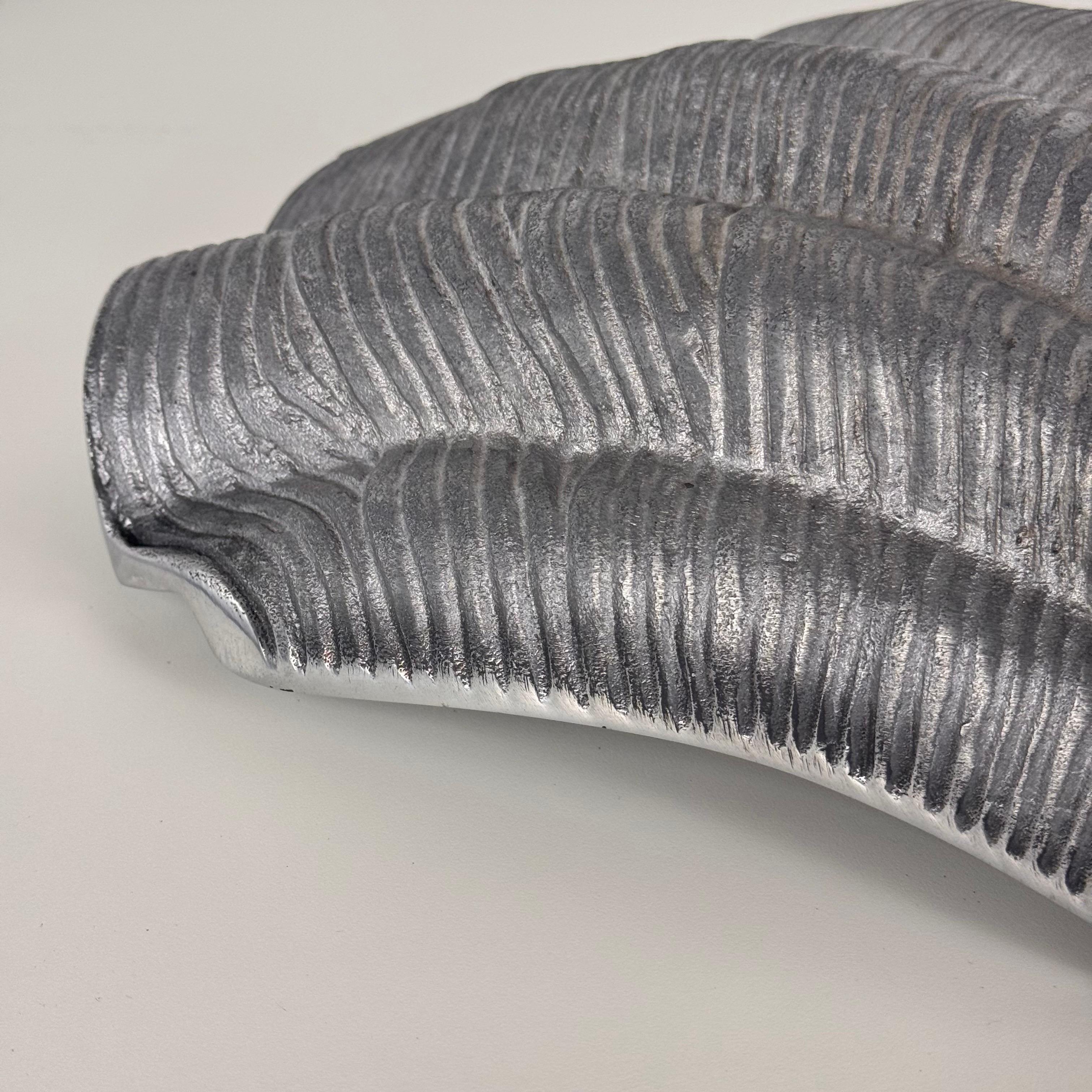 Centro de mesa escultórico de aluminio en forma de ostra de los años 70, Escuela Atelier des Orfèvres en venta 1
