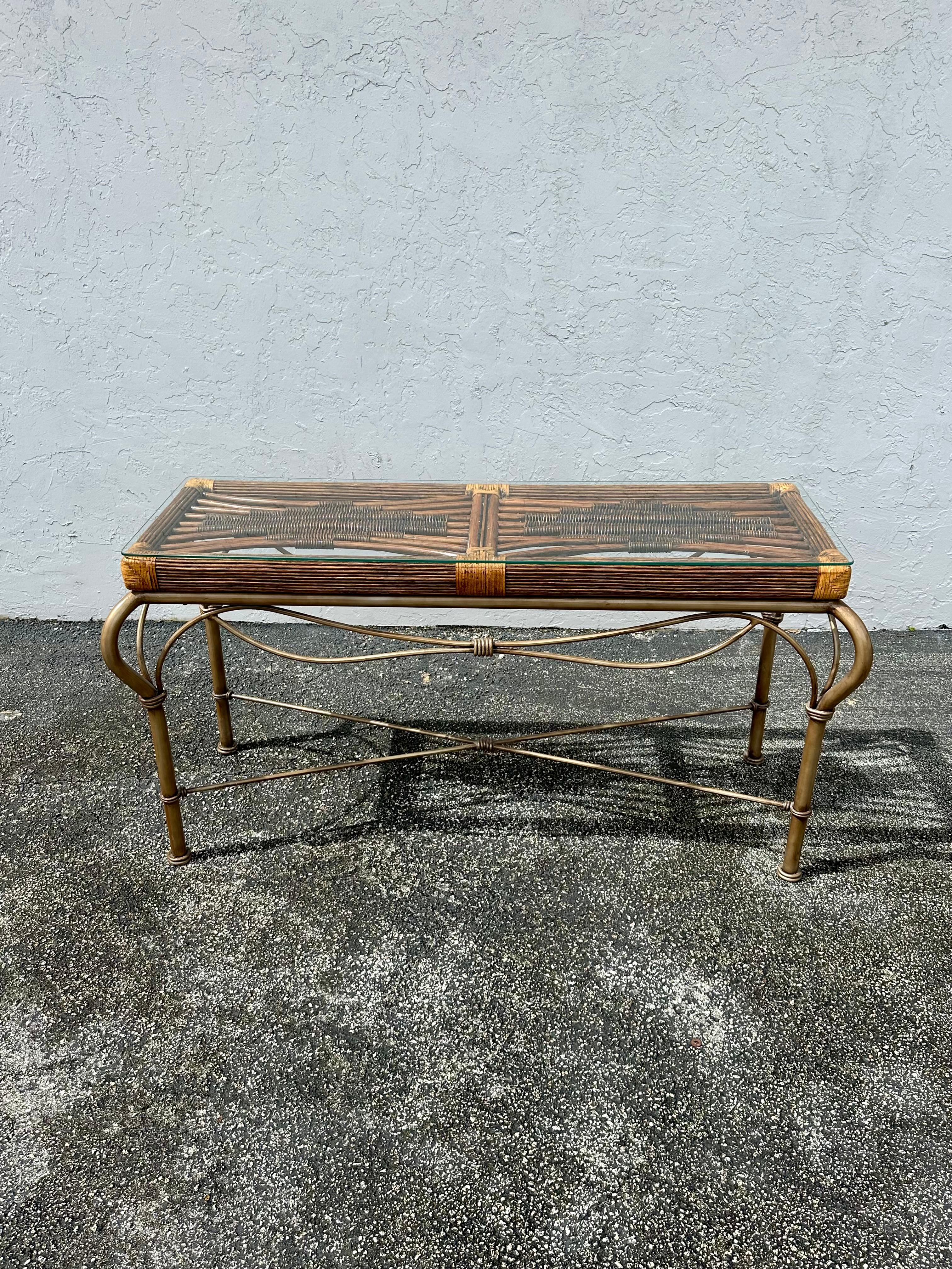 1970er Jahre Sculptural Rattan Faux Bambus Aluminium Glas Konsolentisch im Angebot 5