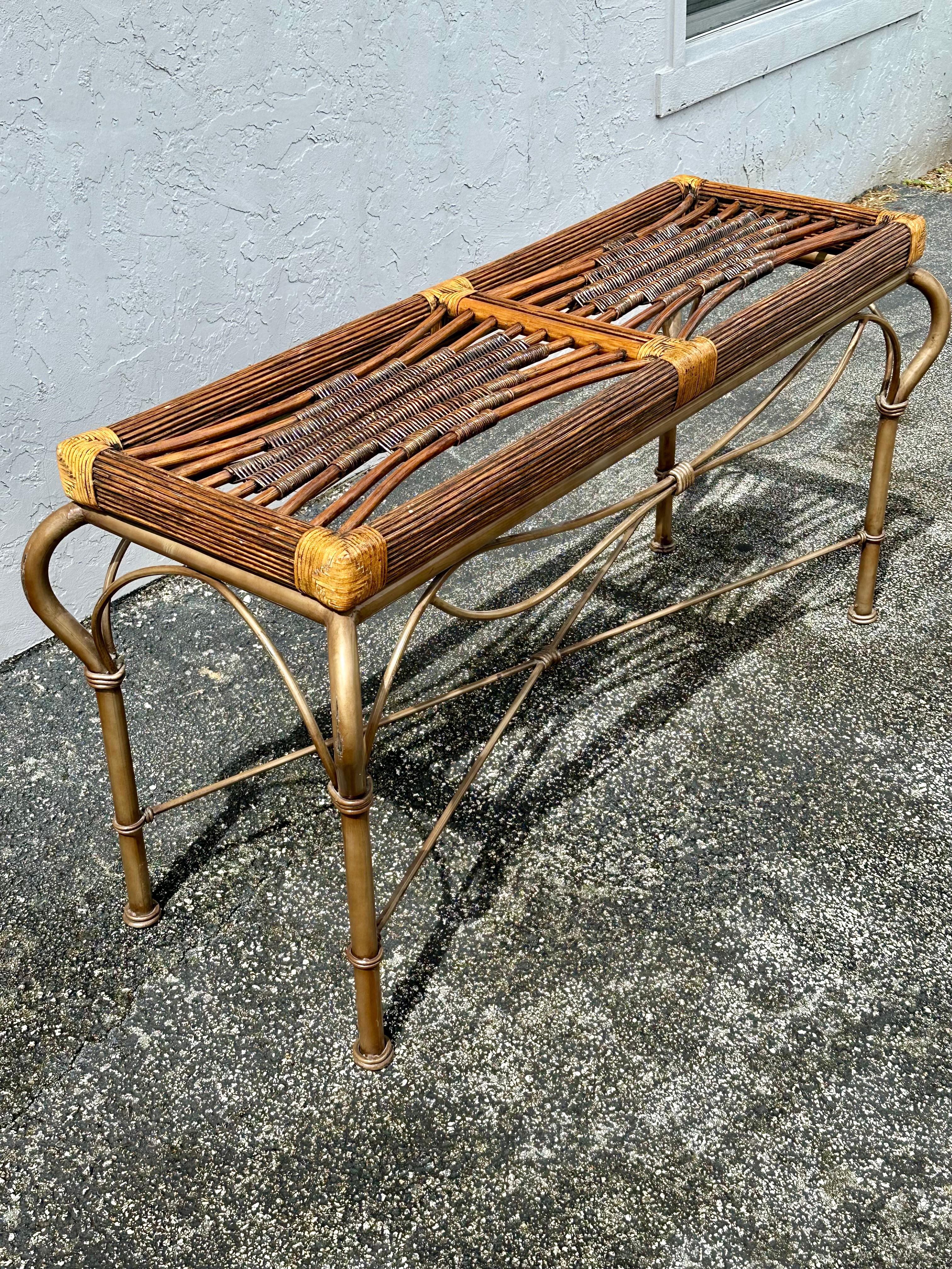 1970er Jahre Sculptural Rattan Faux Bambus Aluminium Glas Konsolentisch im Angebot 6