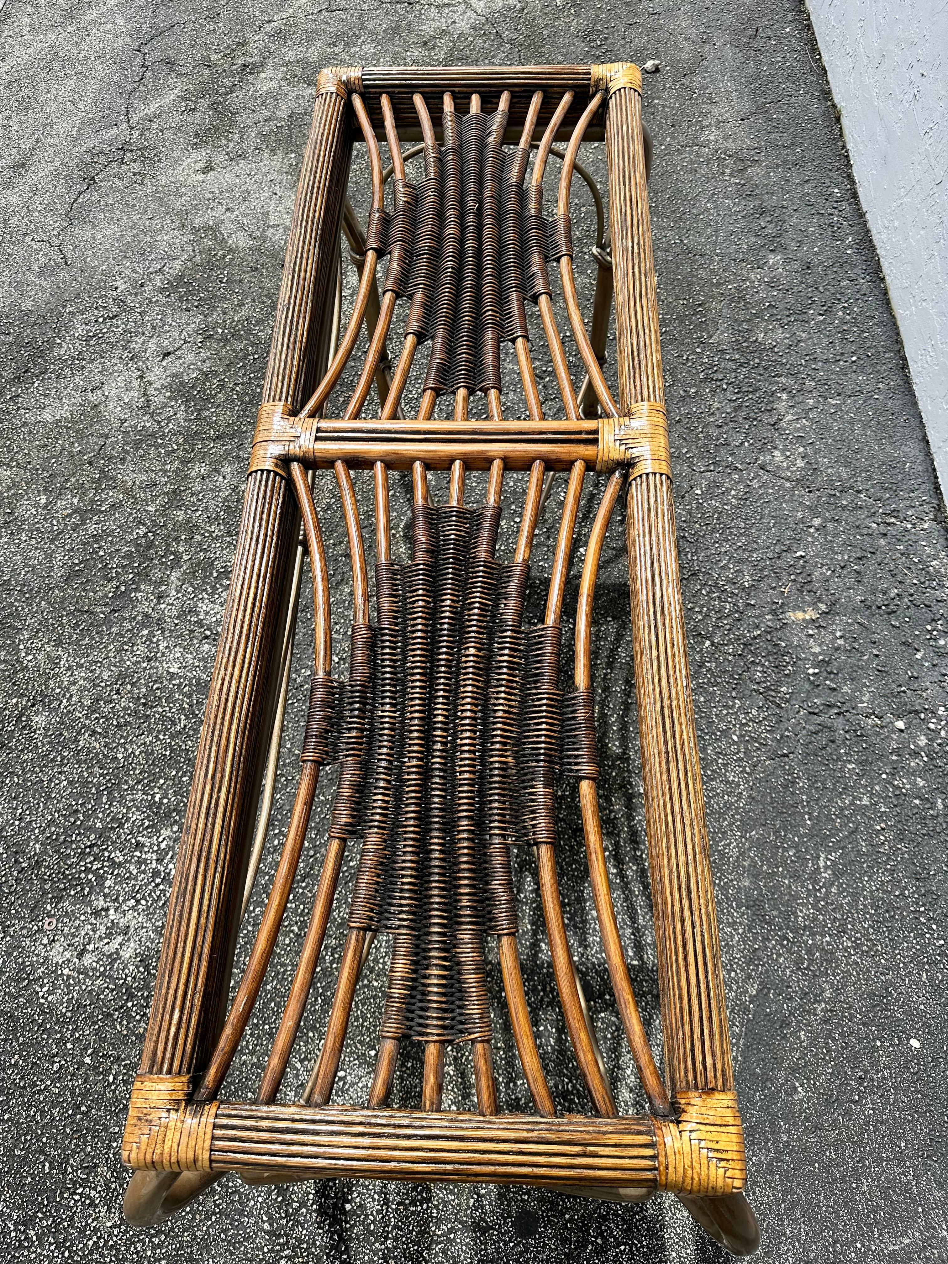 1970er Jahre Sculptural Rattan Faux Bambus Aluminium Glas Konsolentisch im Angebot 8