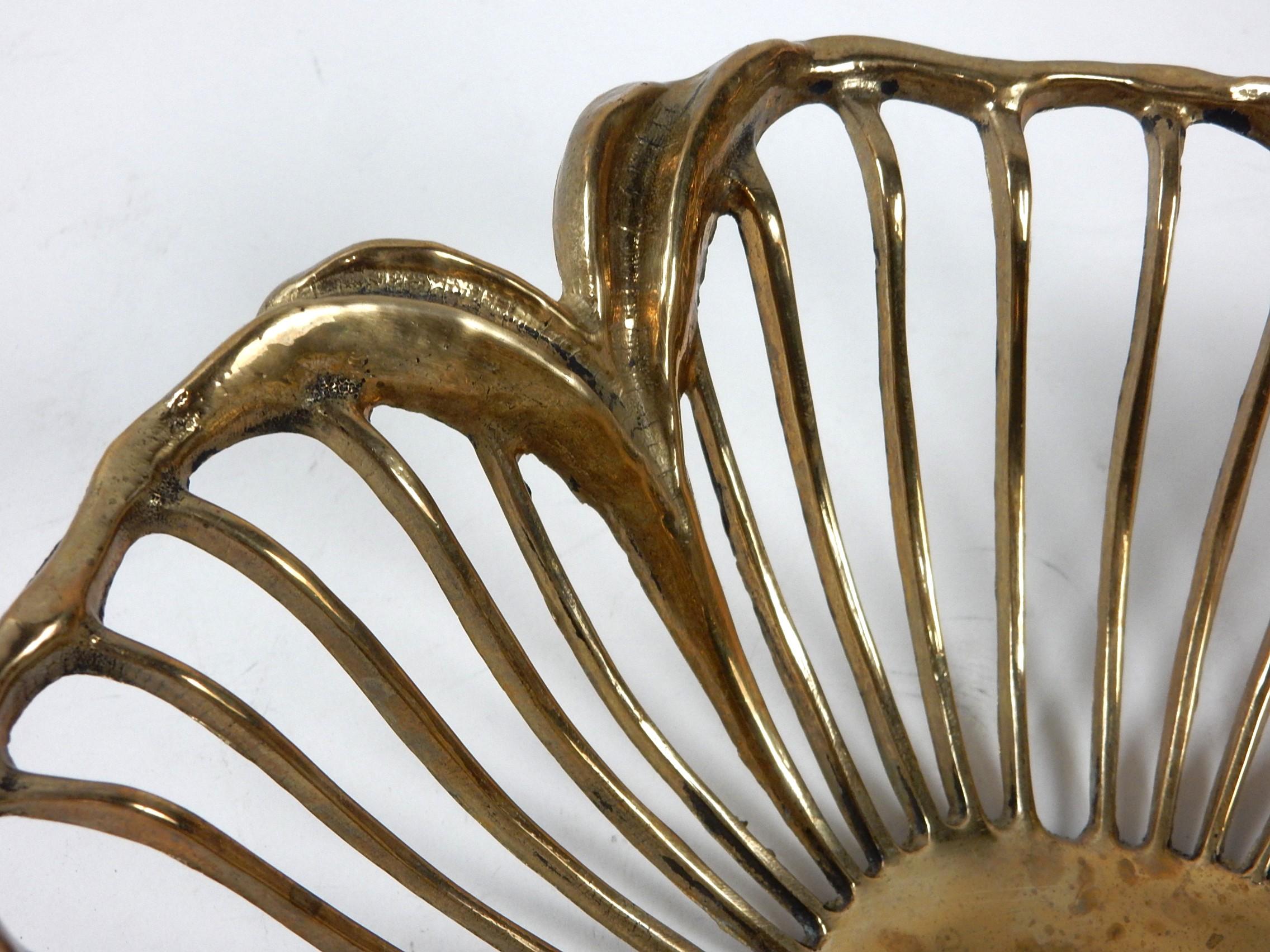Sconosciuto Fioriera scultorea in ottone a coste degli anni '70 in vendita