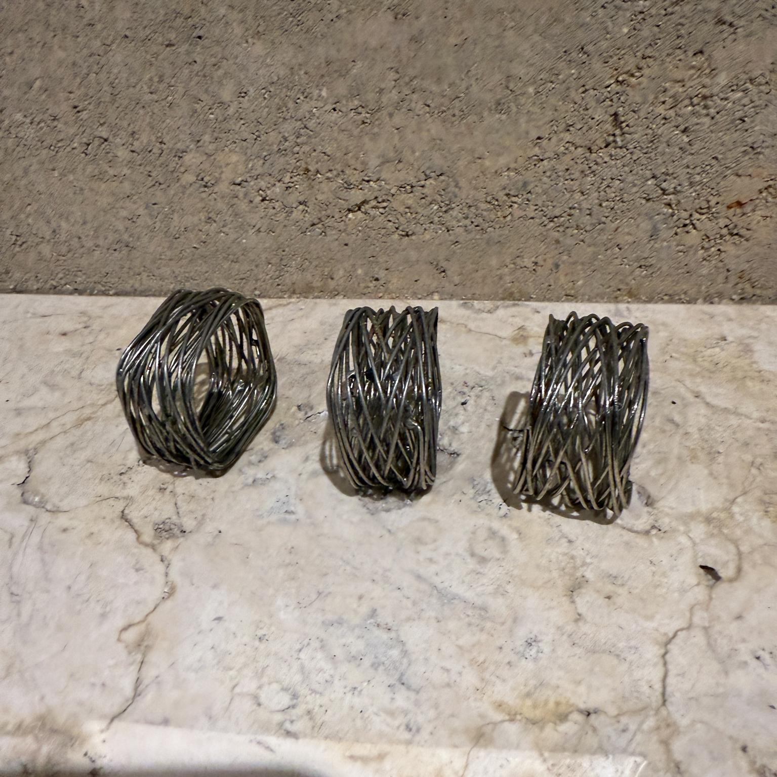 Ensemble de 3 porte-serviettes sculpturales chromées des années 1970 en vente 6