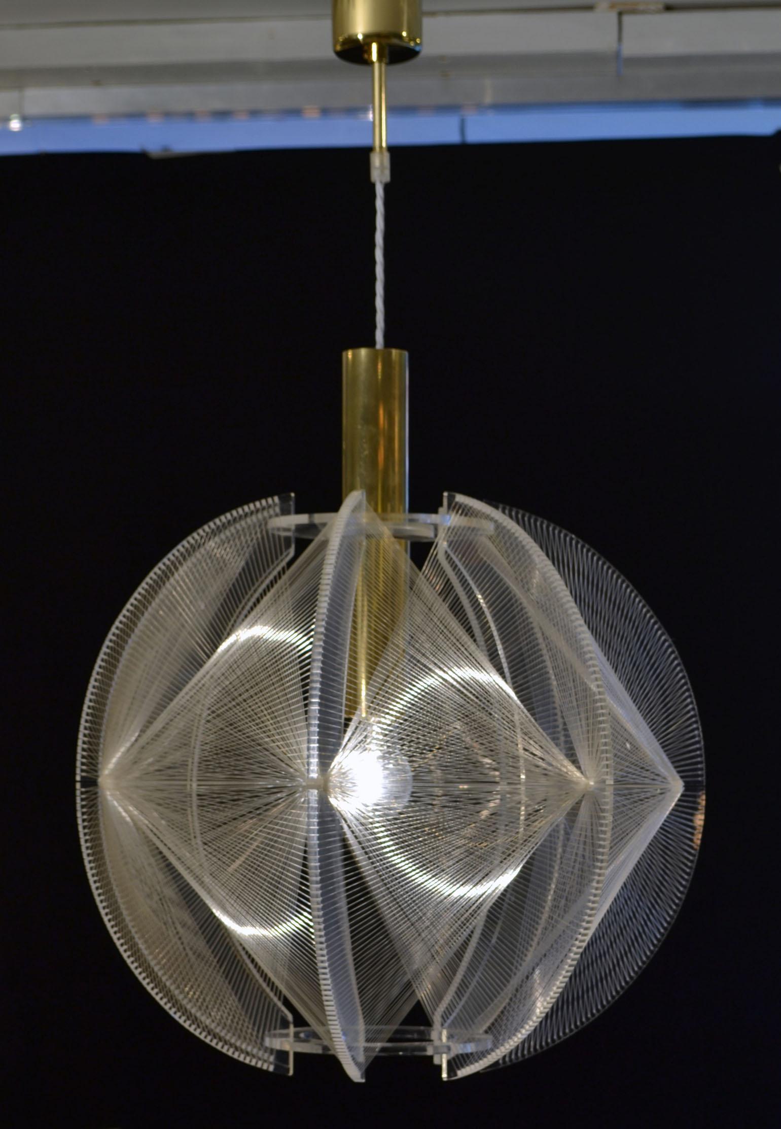 Large Mid-Century Modern Sculptural Pendant Lamp Lucite, Wire and Brass 5