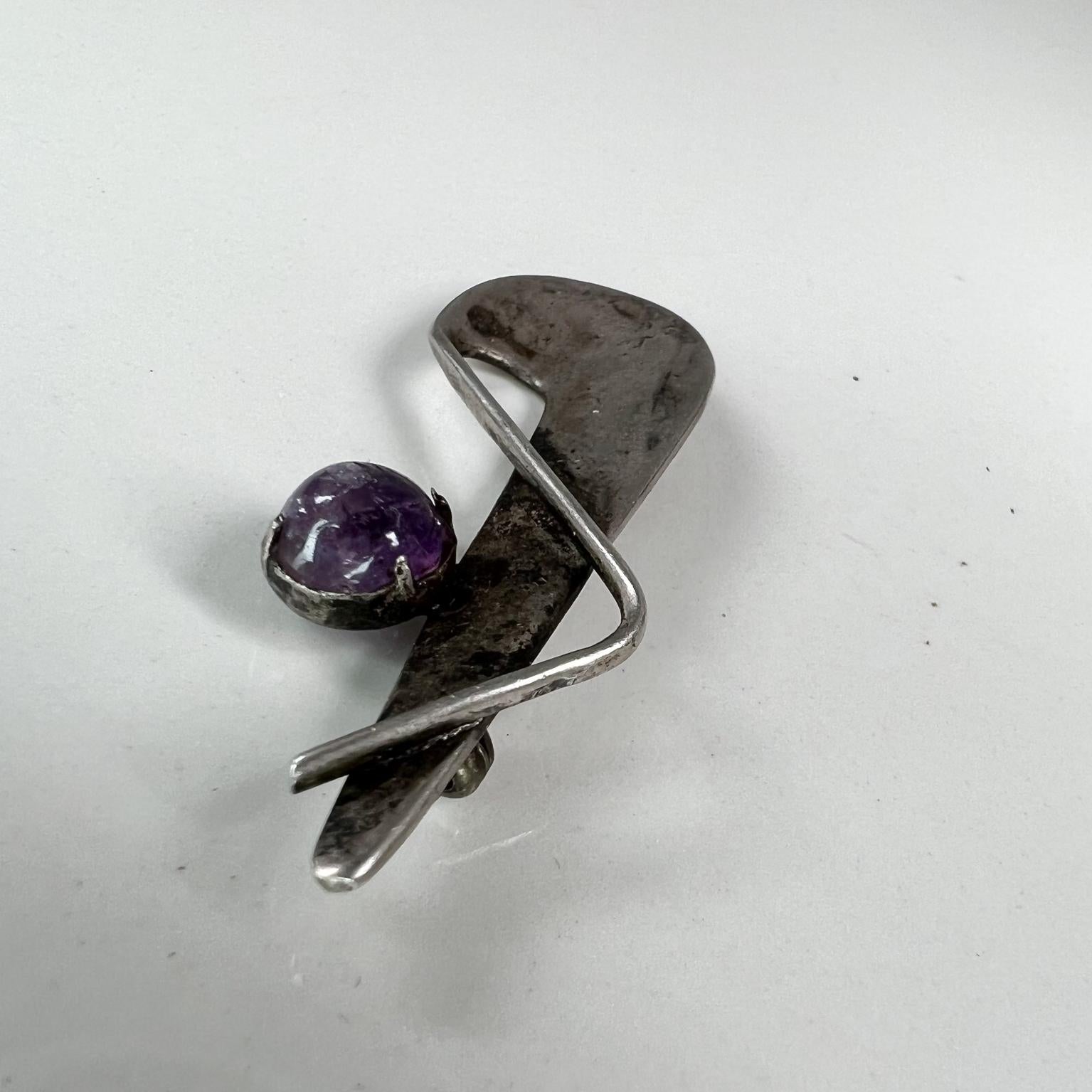 1970s Sculptural Sterling Silver Amethyst Brooch Pin Mexican Modernist For Sale 2