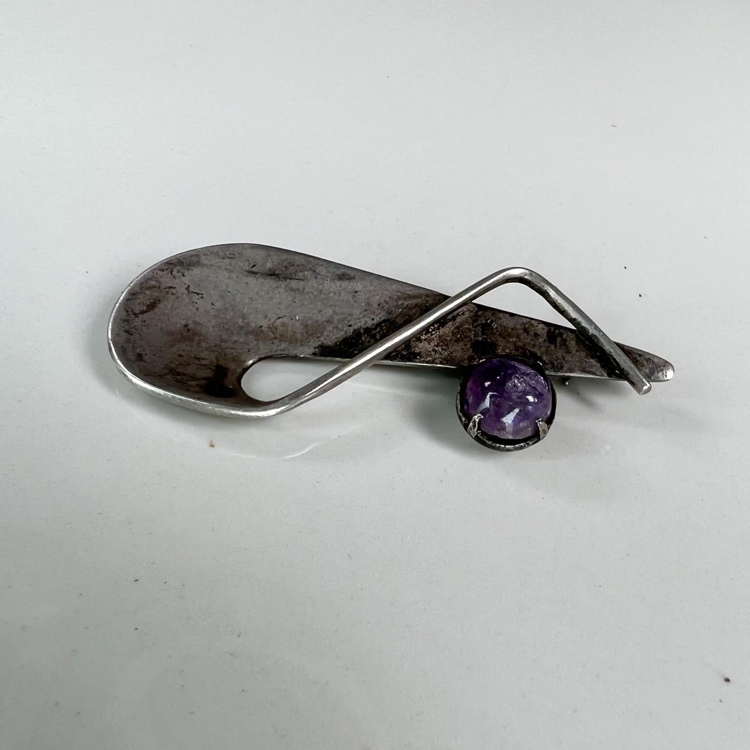 1970s Sculptural Sterling Silver Amethyst Brooch Pin Mexican Modernist For Sale 3