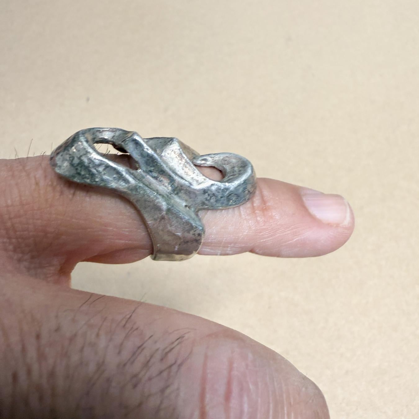 1970s Sculptural Sterling Silver Ring Brutalist design For Sale 4