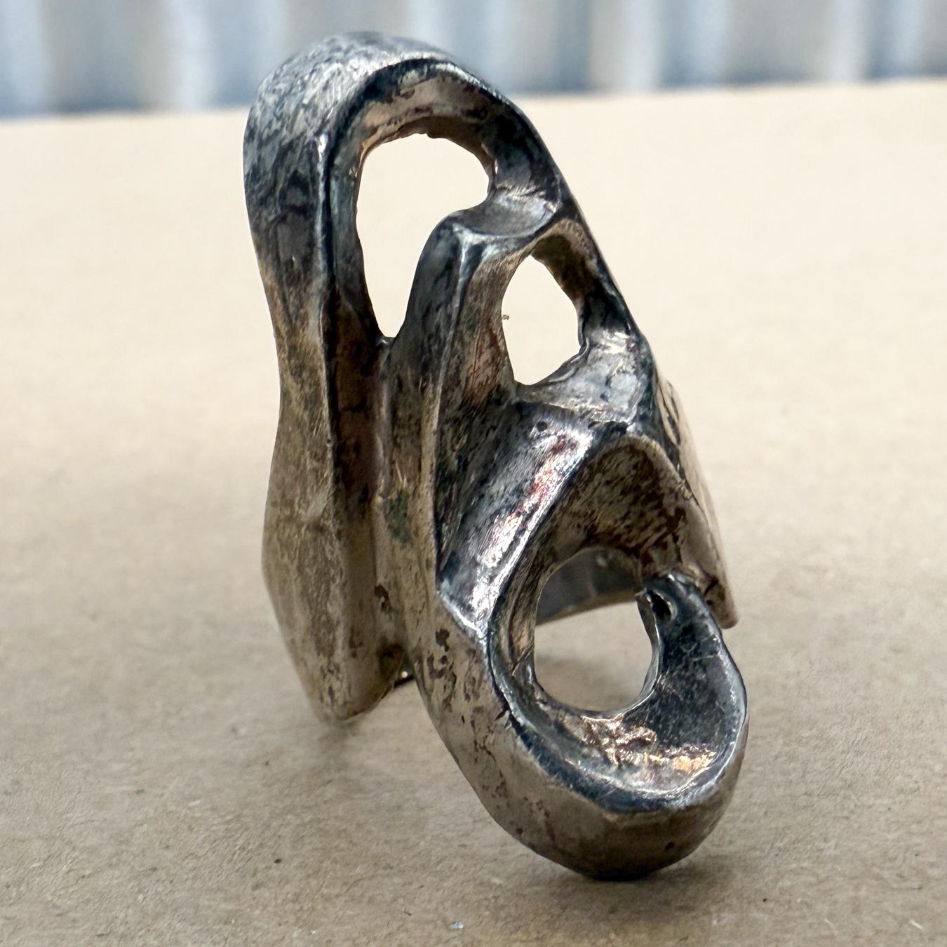 Sterling Silver Ring Brutalist design
Stamped sterling
Preowned vintage condition
Refer to images listed
Refer to image for sizing and weight