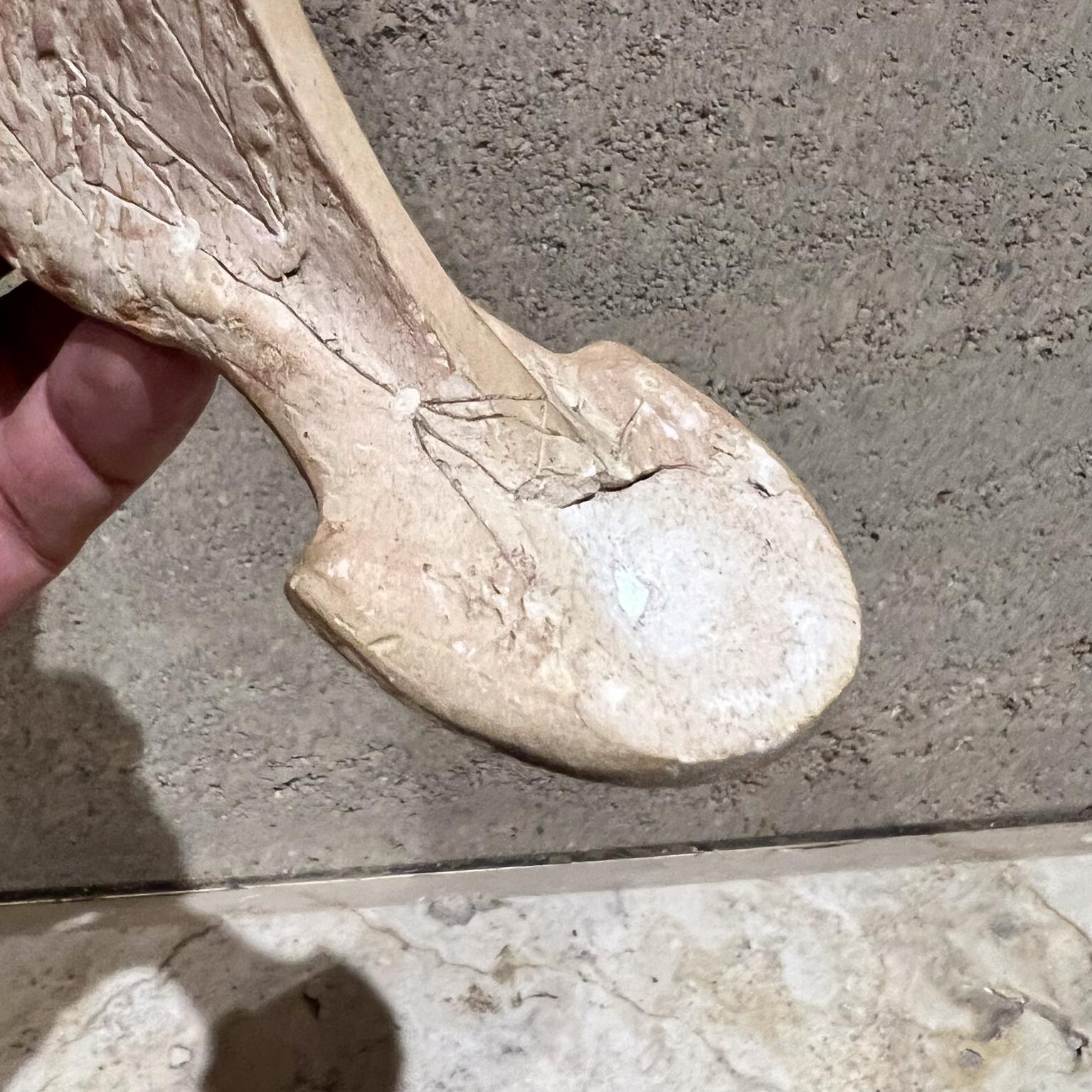XX secolo Studio Pottery degli anni '70 Scultura d'arte Vertebre bianche in vendita