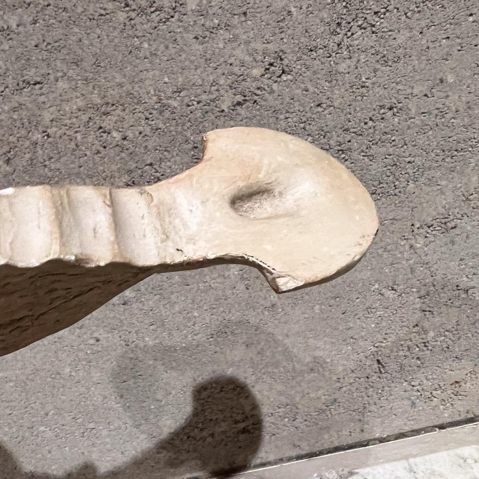 Studio Pottery degli anni '70 Scultura d'arte Vertebre bianche in vendita 3
