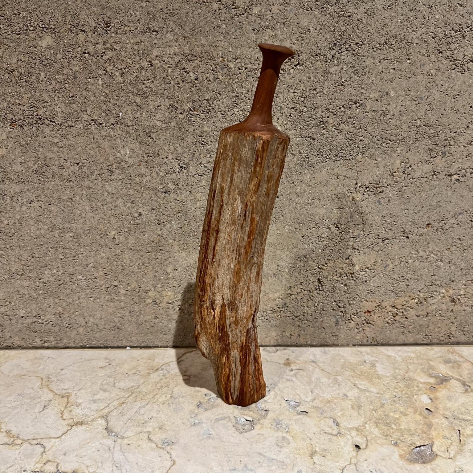 Vaso scultoreo da studio degli anni '70 in legno a forma libera in vendita 3