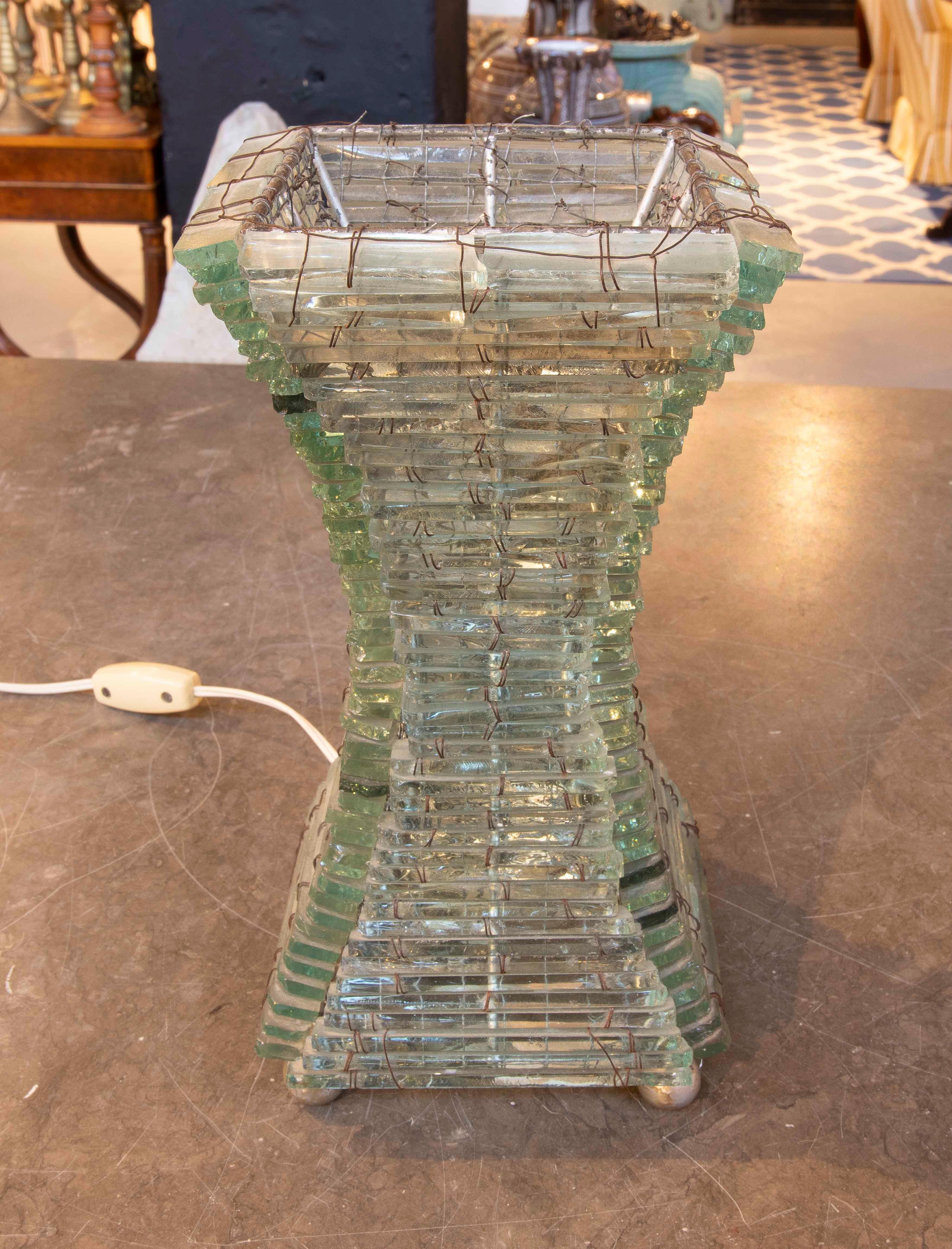1970s Sculptural Table Lamp in Glass and Handmade Wire In Good Condition For Sale In Marbella, ES