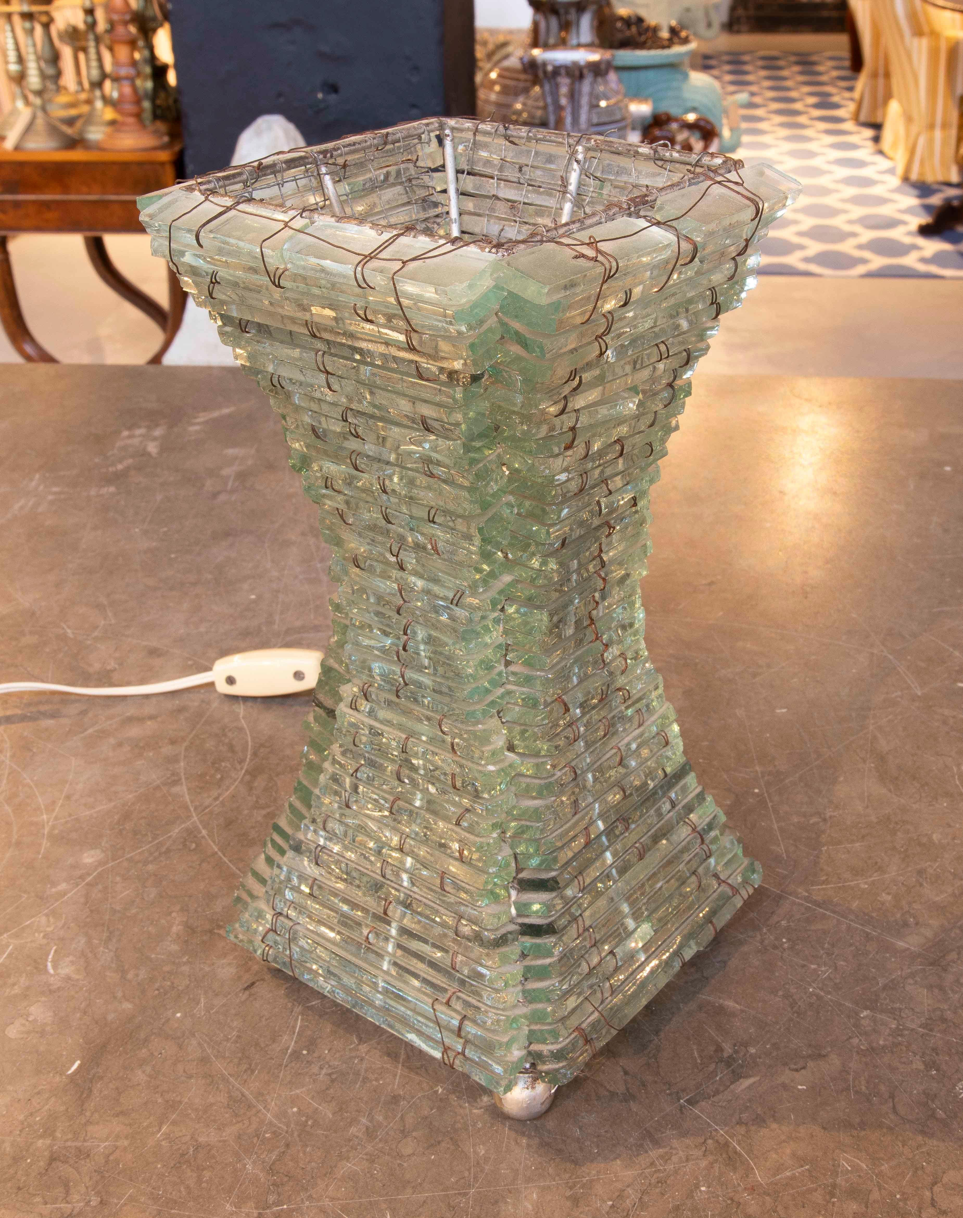 20th Century 1970s Sculptural Table Lamp in Glass and Handmade Wire For Sale