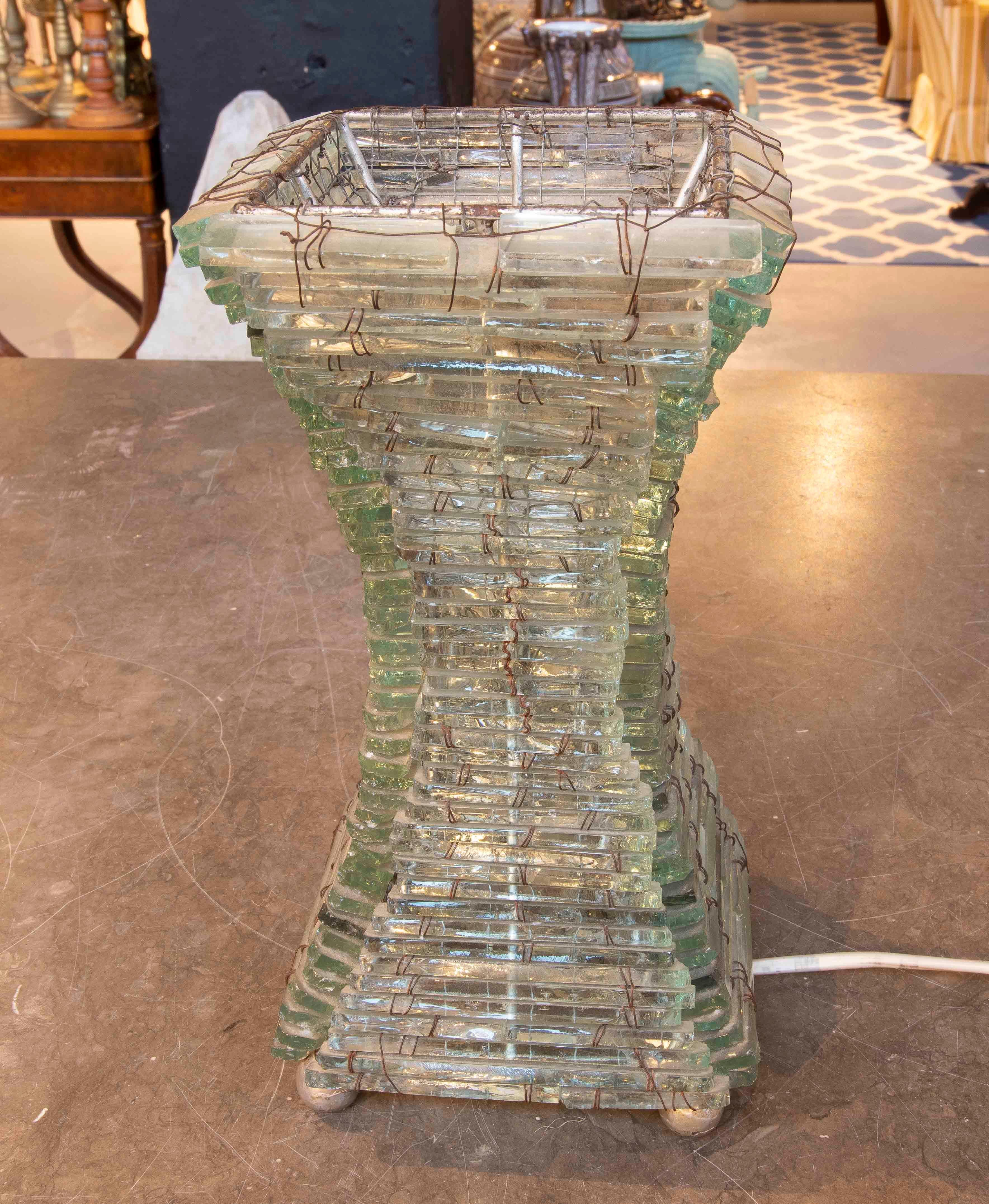 Metal 1970s Sculptural Table Lamp in Glass and Handmade Wire For Sale