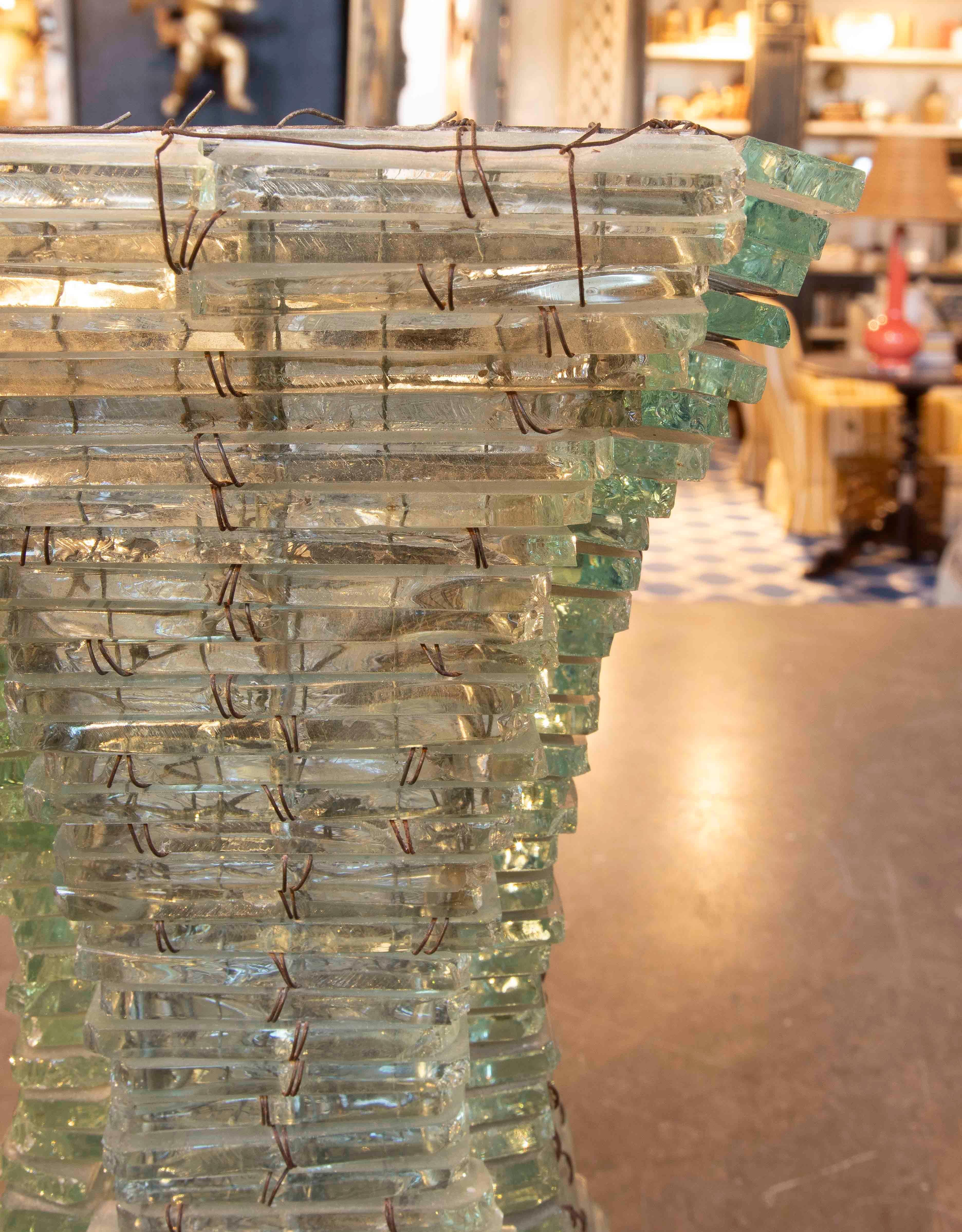 1970s Sculptural Table Lamp in Glass and Handmade Wire For Sale 3