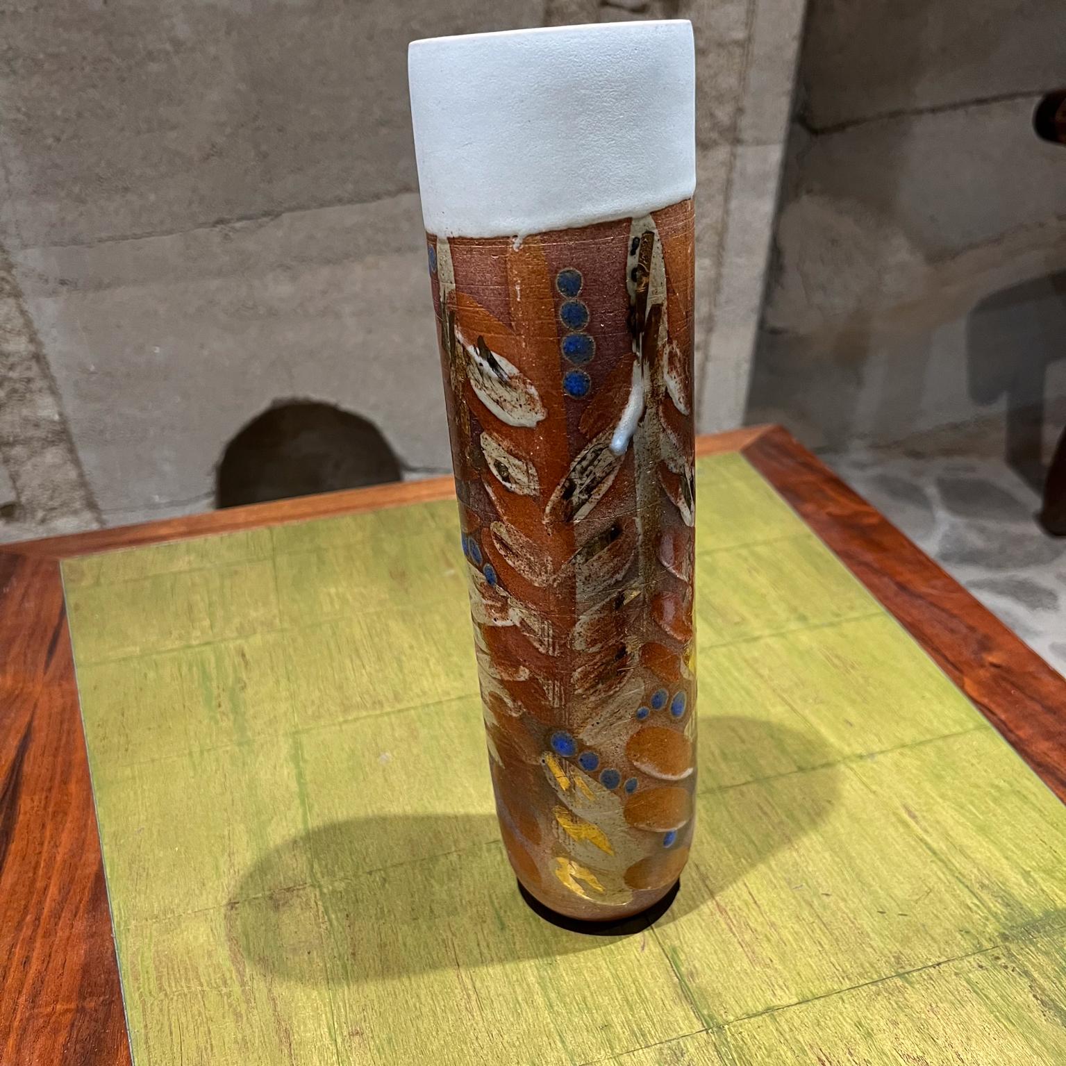 Vase sculptural des années 1970, poterie d'art, touches de couleur en vente 5