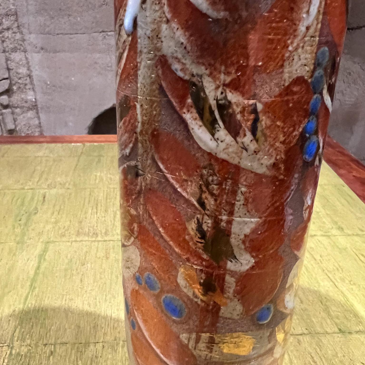 Vase sculptural des années 1970, poterie d'art, touches de couleur en vente 2