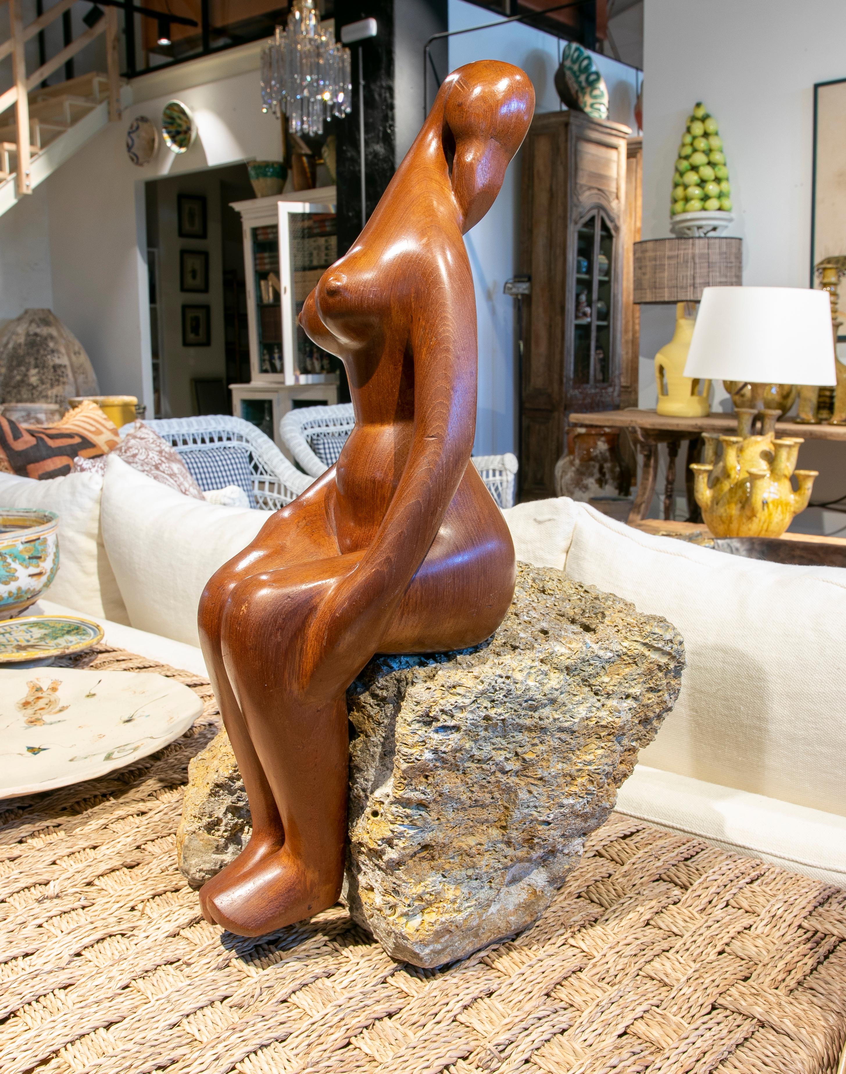 1970s Sculpture of a Seated Woman Carved in Wood on an Oyster Stone Base In Good Condition For Sale In Marbella, ES