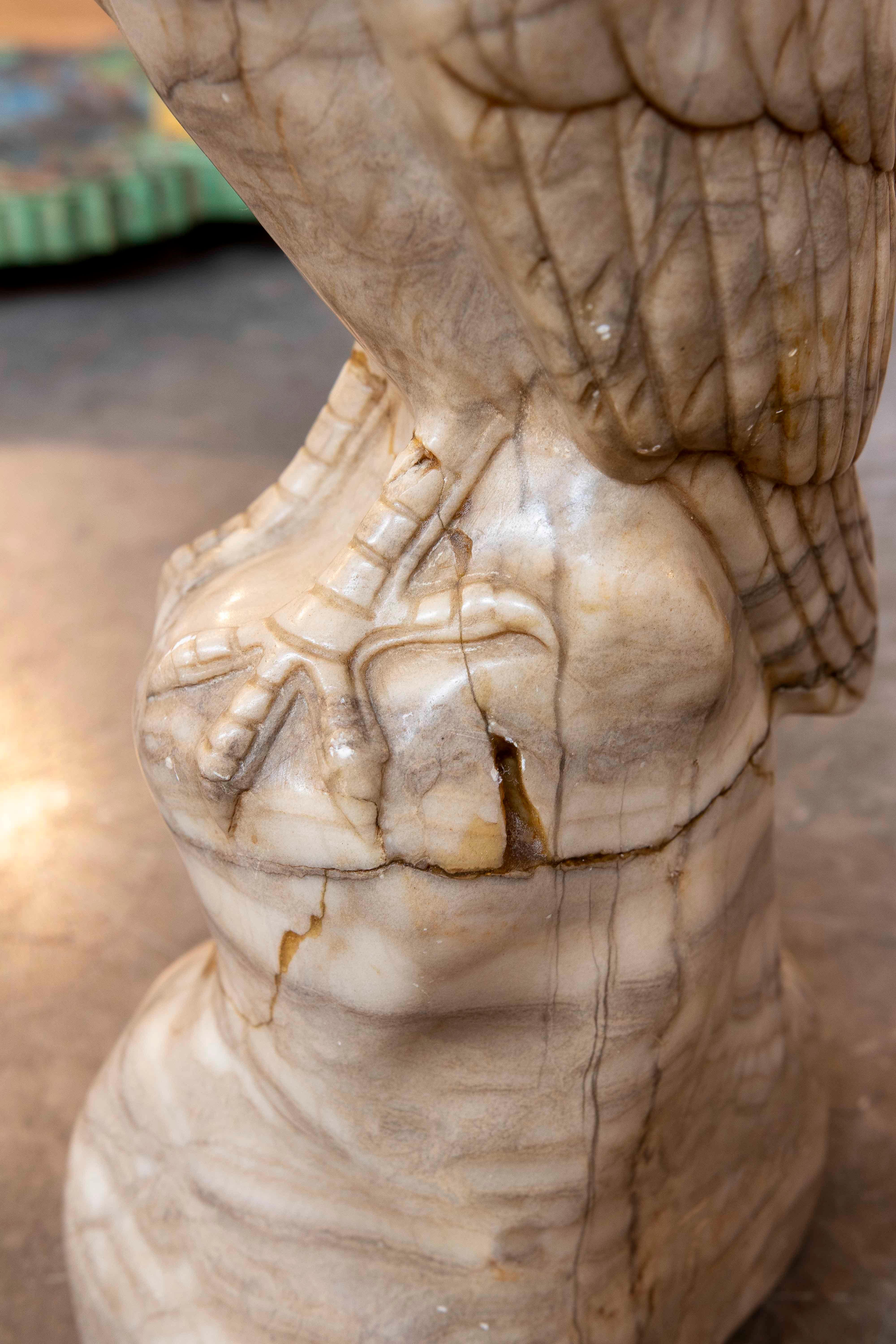 1970s Sculpture of Owl Carved in Italian Marble Veined For Sale 6