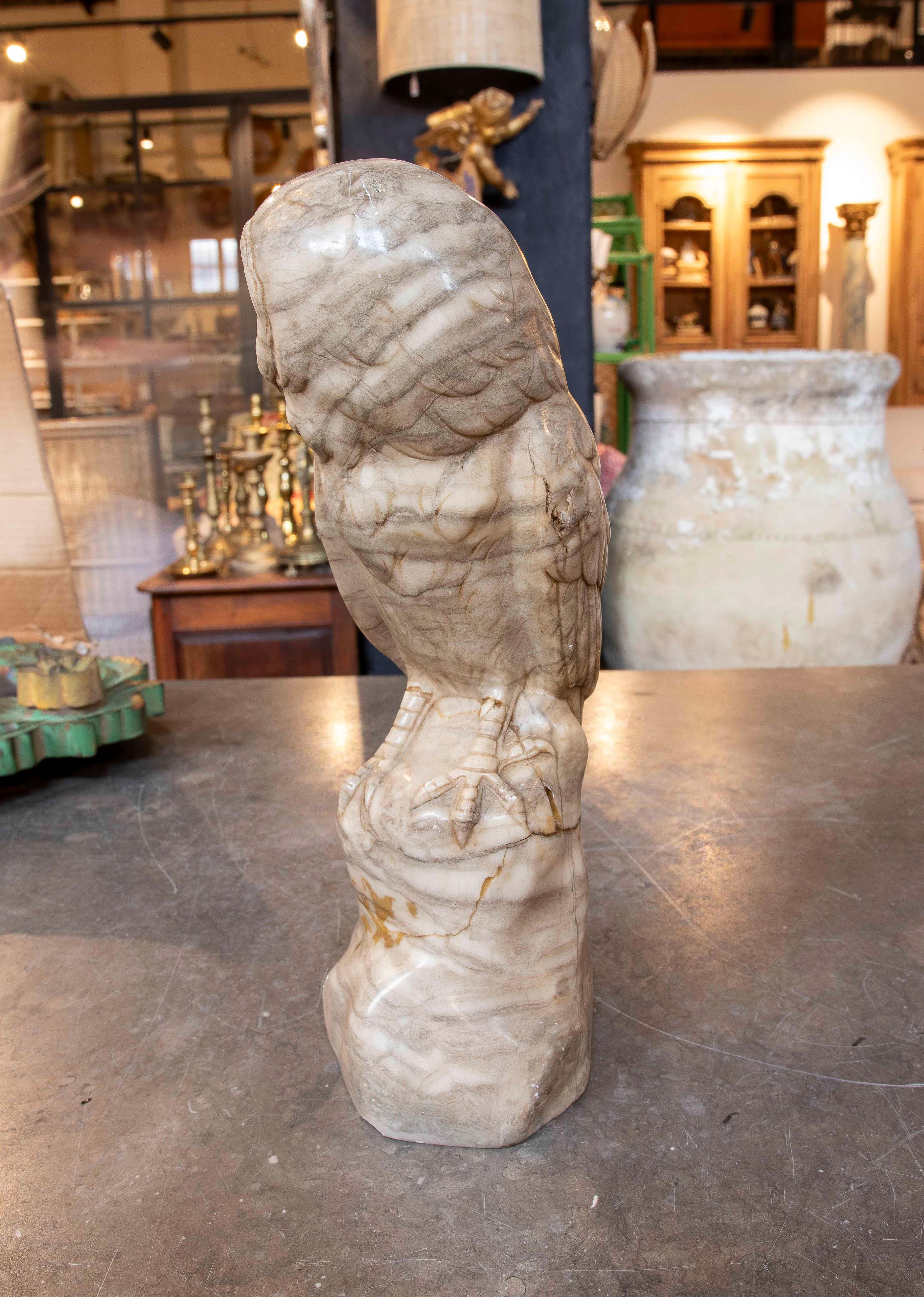 1970s Sculpture of Owl Carved in Italian Marble Veined In Good Condition For Sale In Marbella, ES