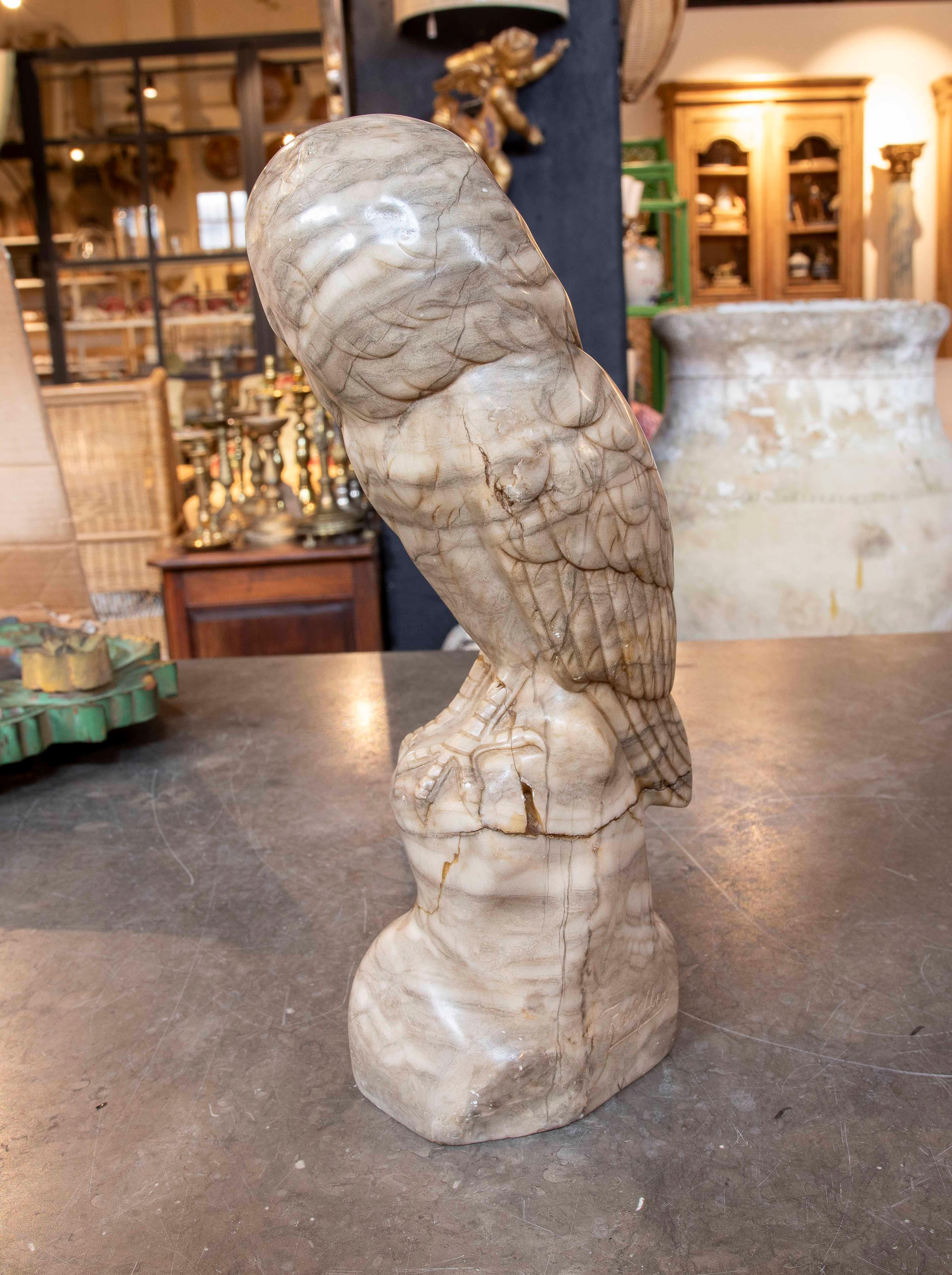20th Century 1970s Sculpture of Owl Carved in Italian Marble Veined For Sale