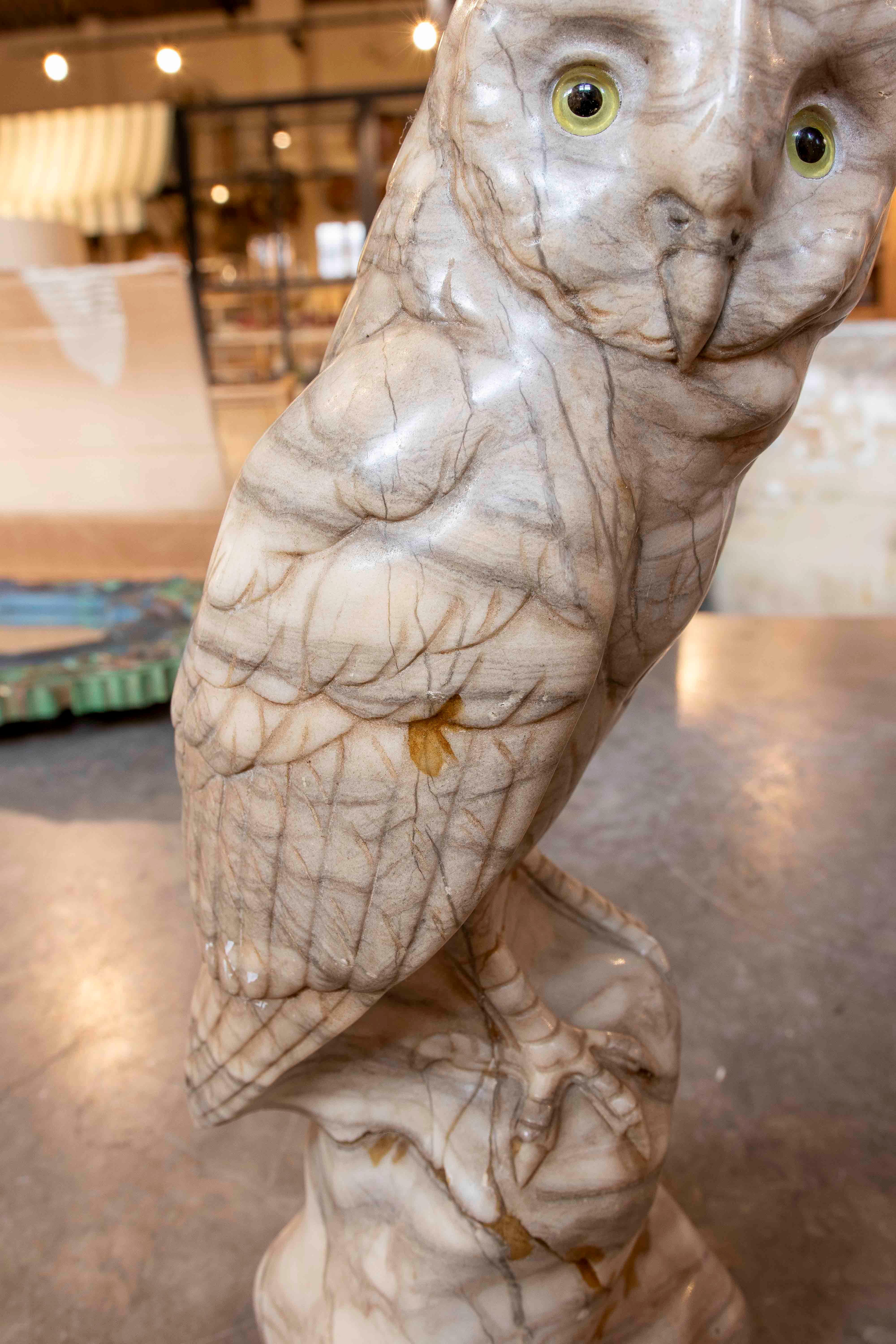 1970s Sculpture of Owl Carved in Italian Marble Veined For Sale 3