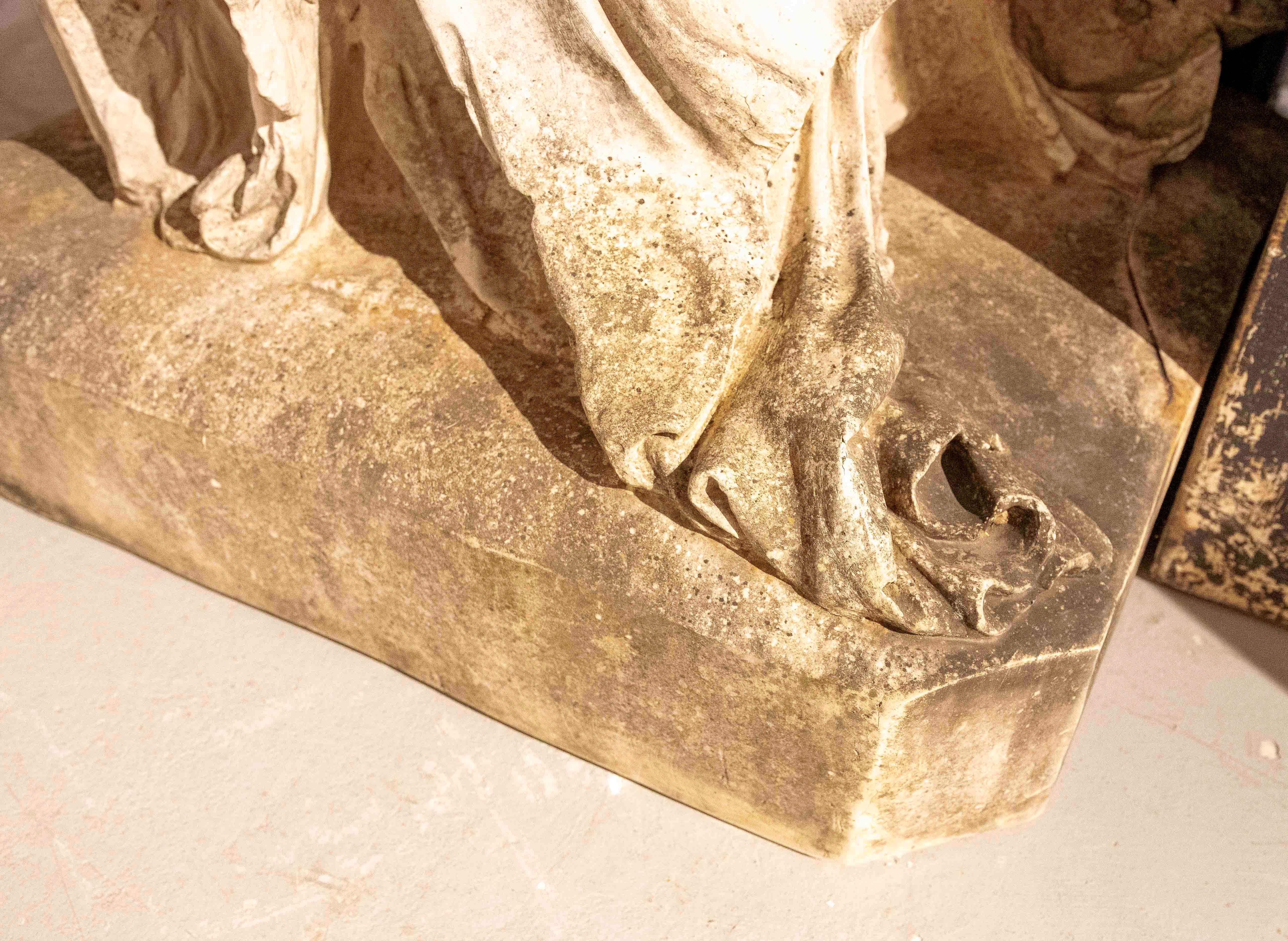 Escultura de los años 70 de la Victoria de Samotracia en resina de tamaño monumental en venta 2