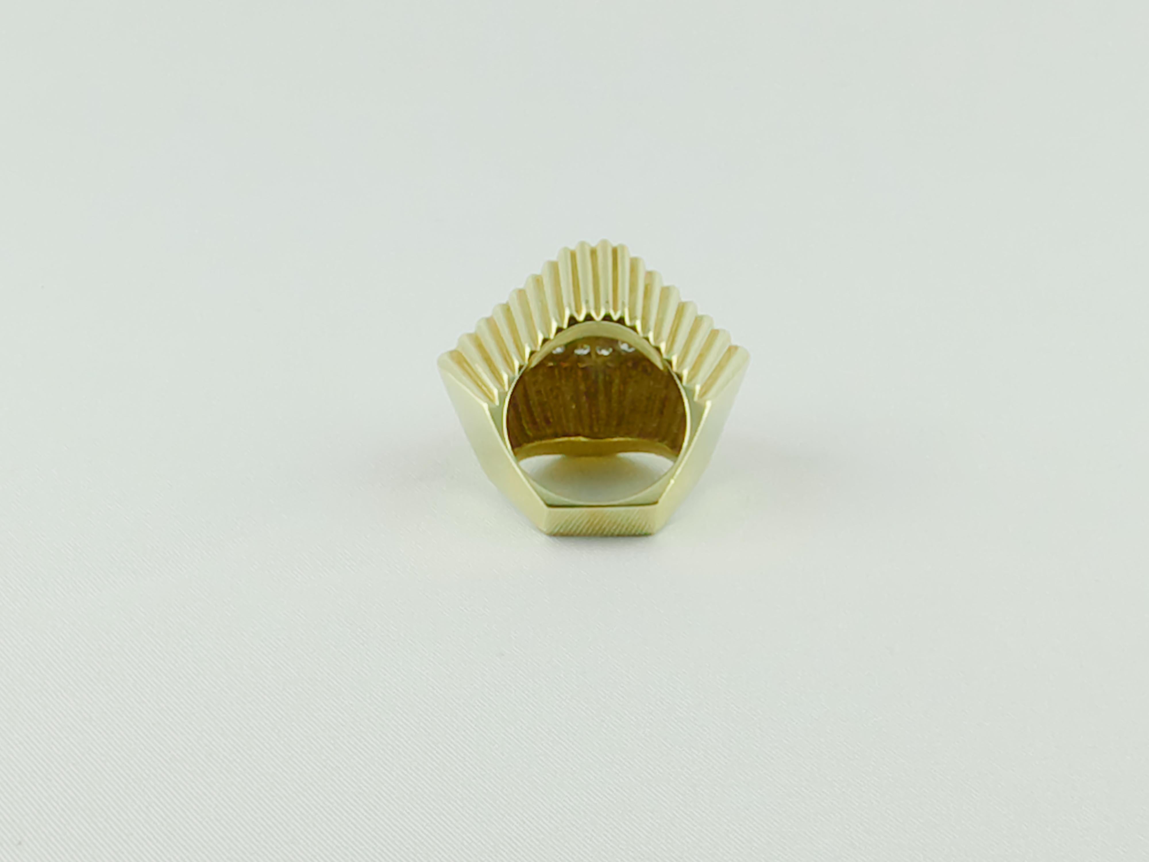 Round Cut 1970s Sculptured 18 Karat Yellow Gold and Diamond Ring