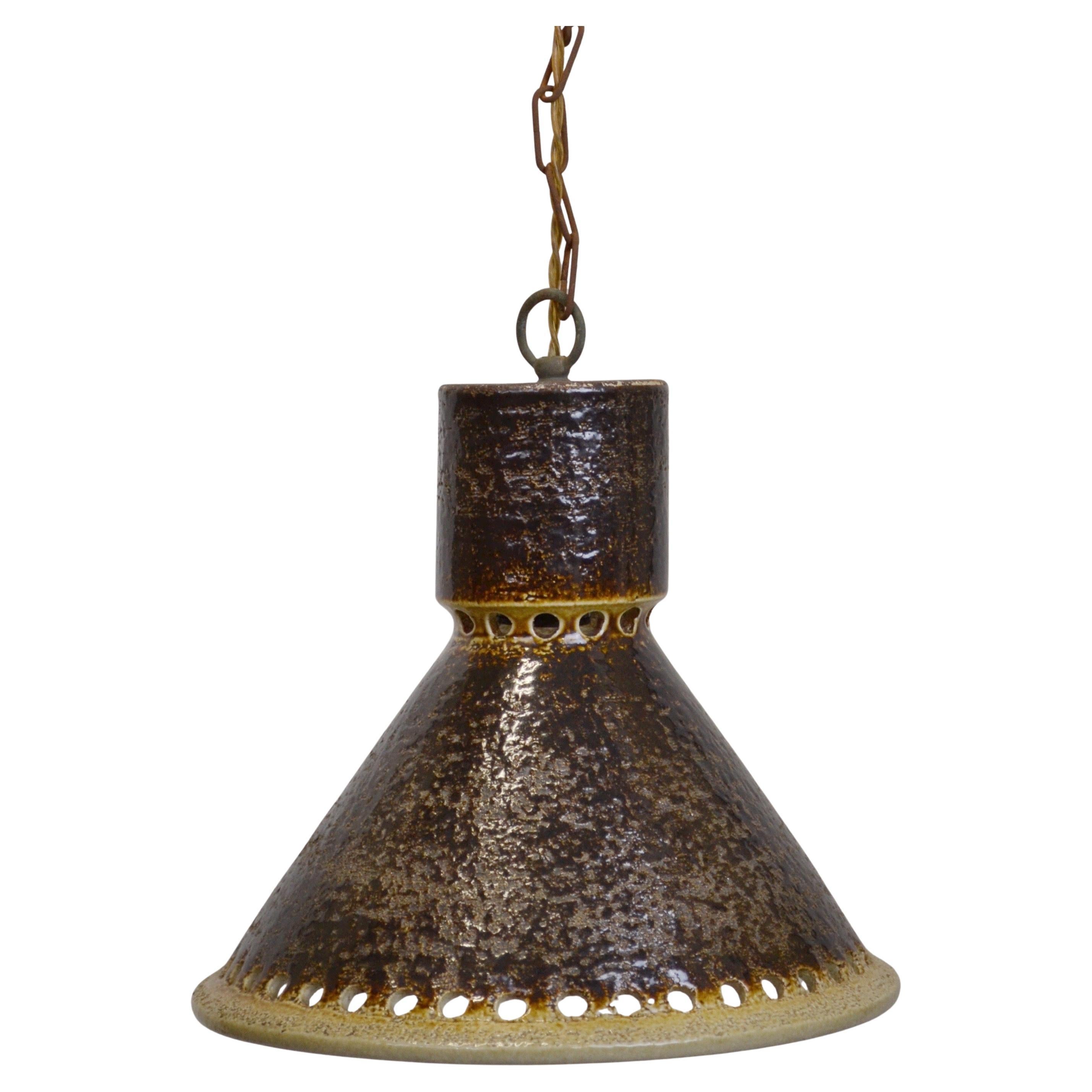 Lampada a sospensione in ceramica traforata Sculputural degli anni '70