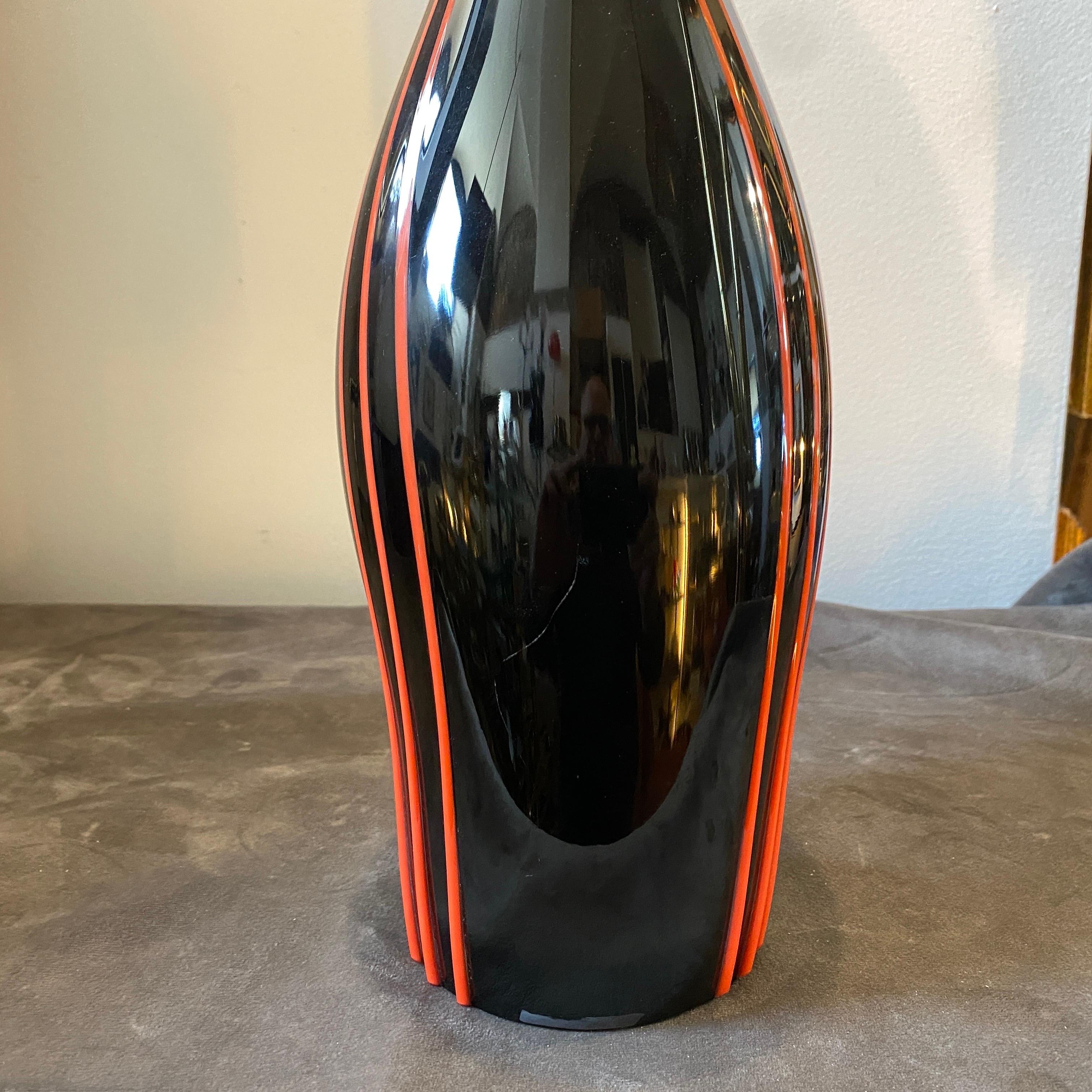 1970s Seguso Modernist Red and Black Murano Glass Penguin In Excellent Condition For Sale In Aci Castello, IT