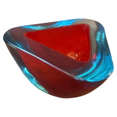 Cuenco de cristal de Murano Glass Sommerso rojo y azul de Seguso, de la década de 1970, estilo «Space Age»