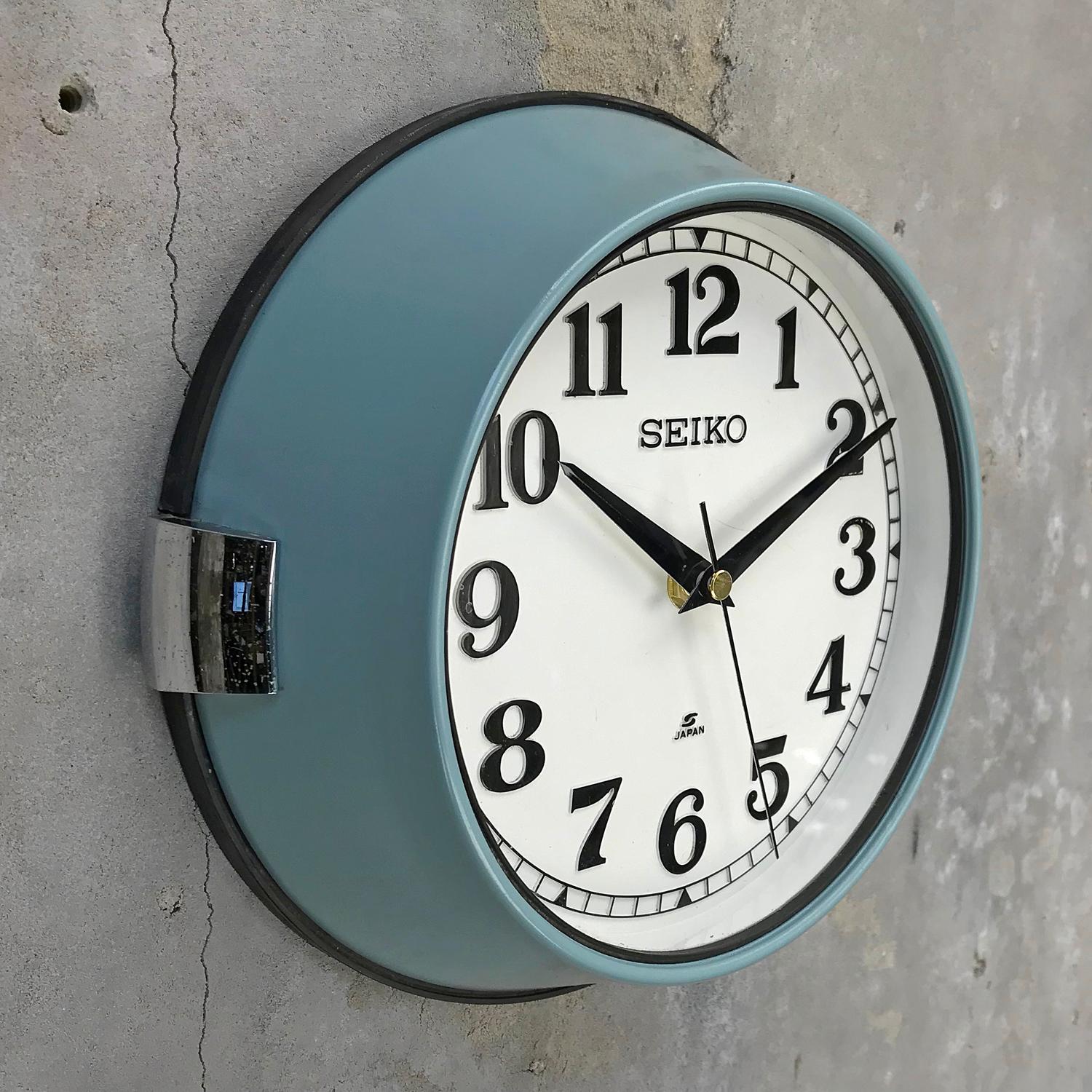 Seiko super tanker slave clock original aqua marine green finish

A reclaimed and restored maritime slave clock.

These clocks were used in great numbers on super tankers, cargo ships and military vessels built during the 1970s and housed a movement