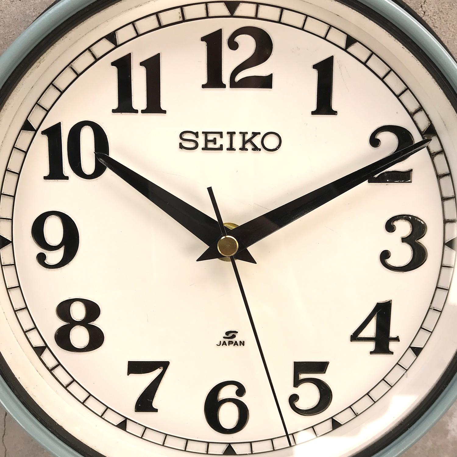 1970s Seiko Blue White Retro Vintage Industrial Antique Steel Quartz Wall Clock  In Excellent Condition In Leicester, Leicestershire