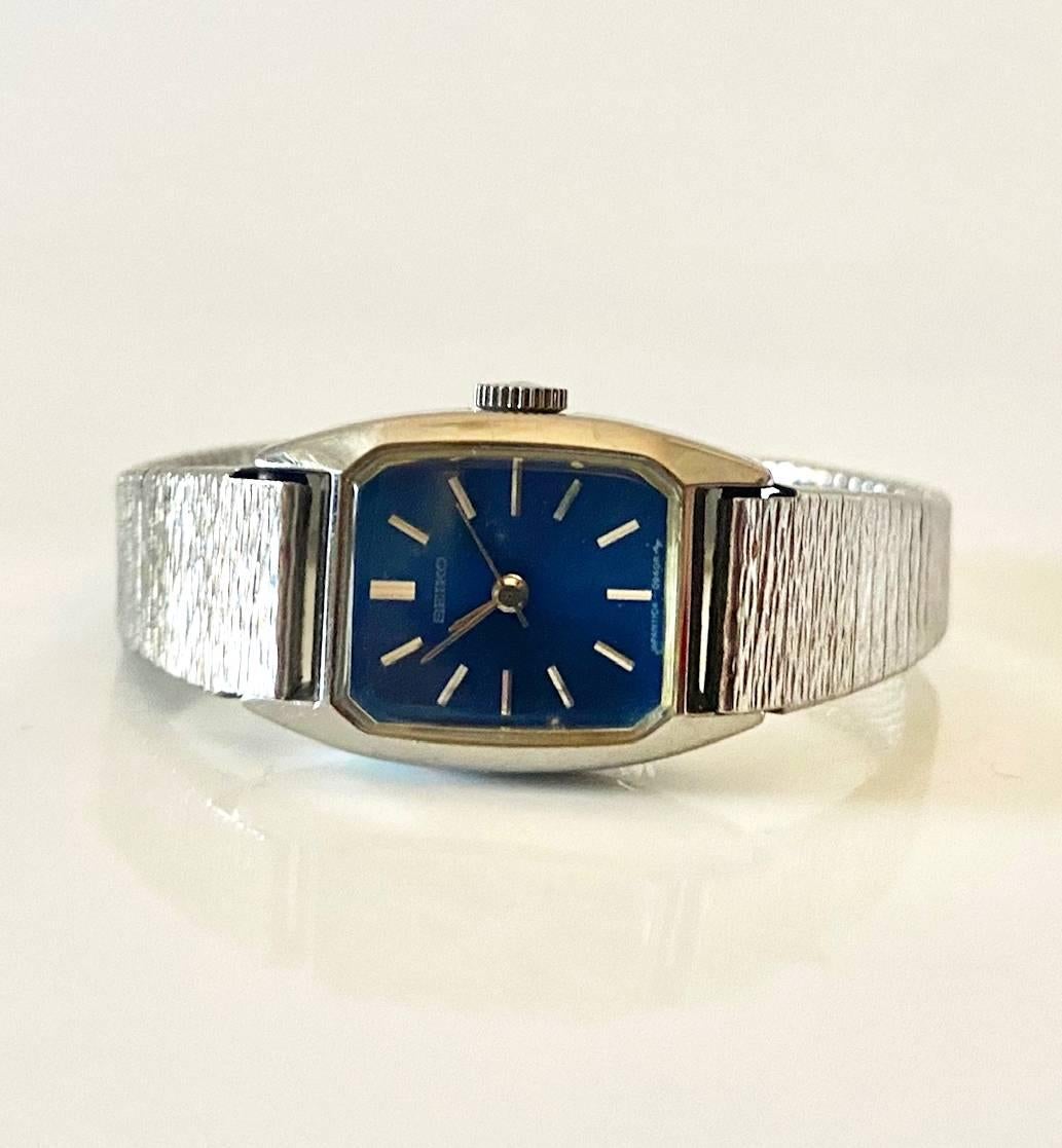 1970s Seiko Stainless Steel Blue Dial Jewel Mesh Watch In Good Condition For Sale In London, GB