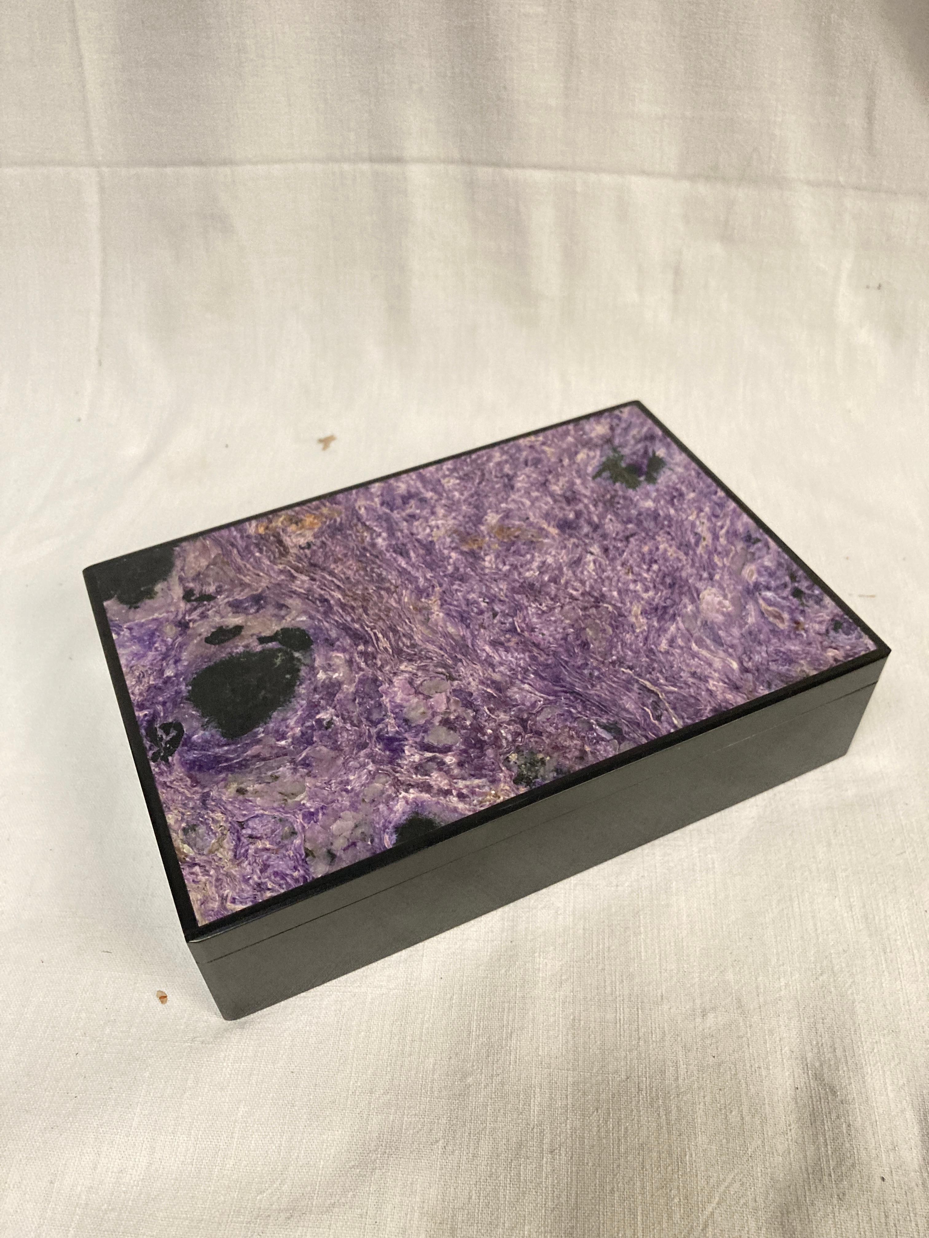 1970's Hand made Semi precious stone boxe
Italy