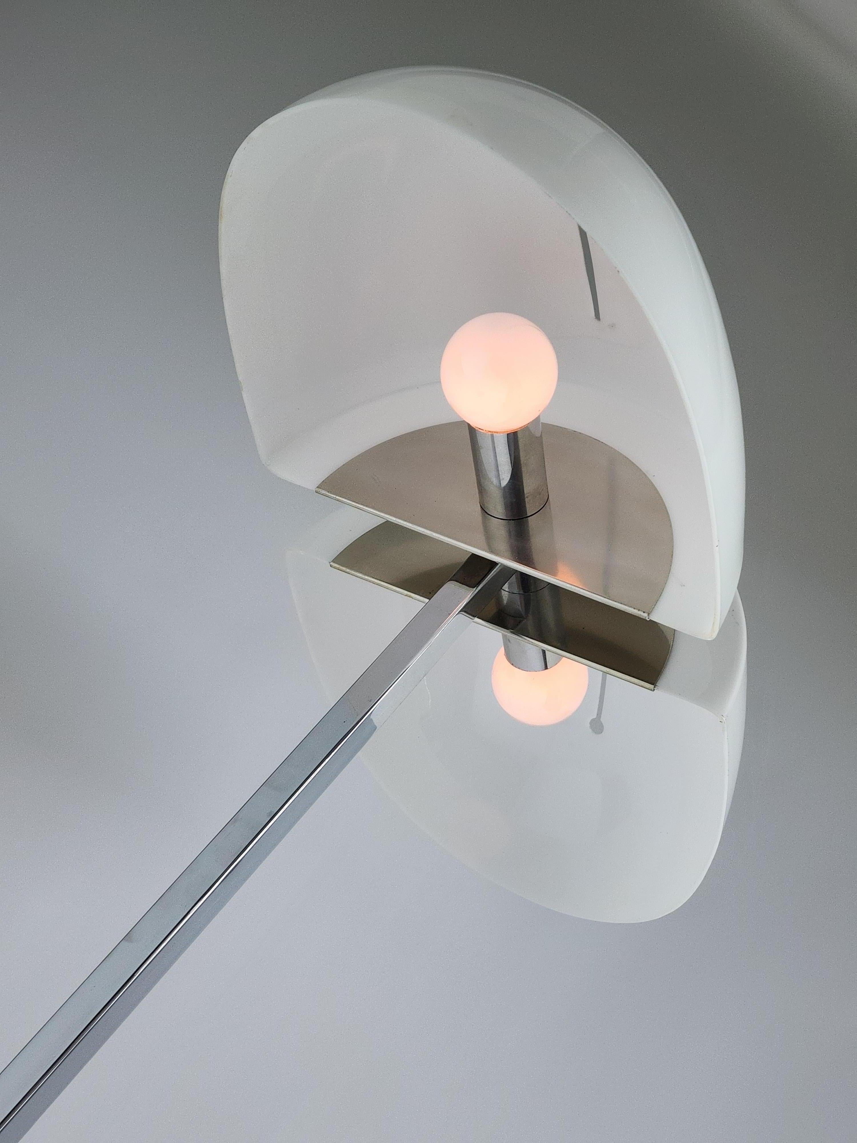 Chrome Lampadaire à abat-jour en acrylique Sergio Asti, Italie, années 1970 en vente