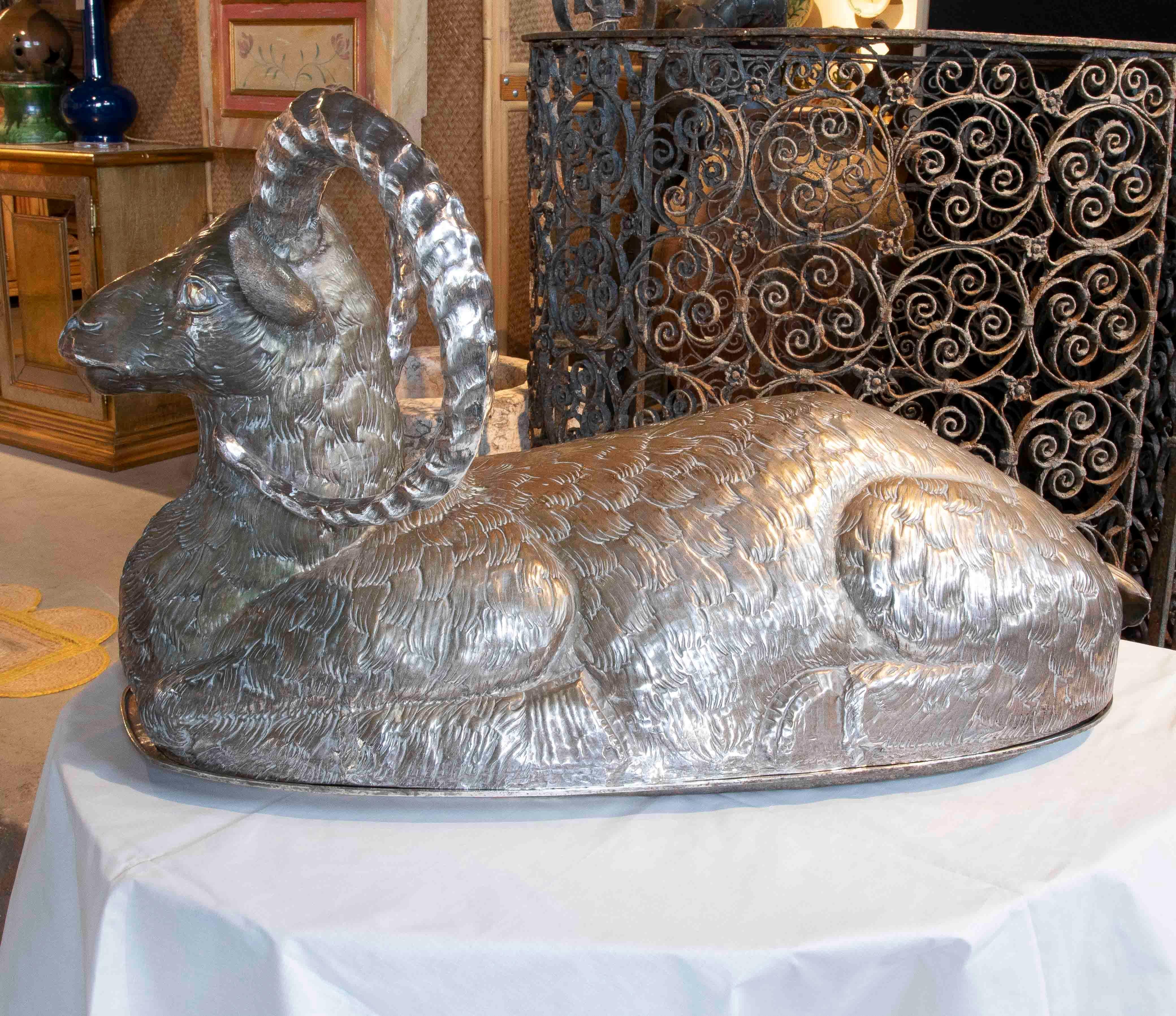 1970s Serving Tray in the Shape of a Ram by Franco Lapini, Italy. In Good Condition For Sale In Marbella, ES