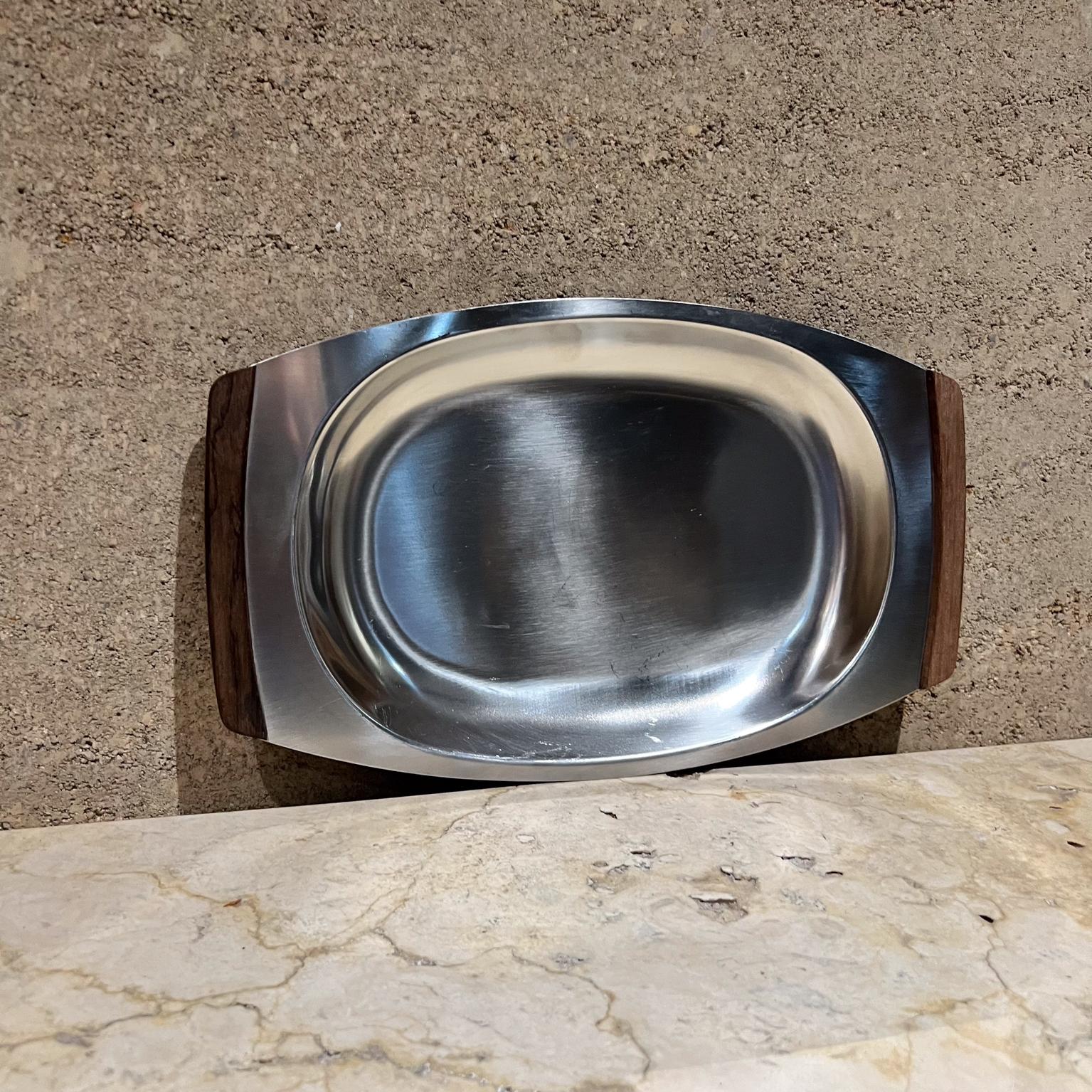 Bandeja de servir de los años 70 Teca e inoxidable Dinamarca Acero inoxidable en venta