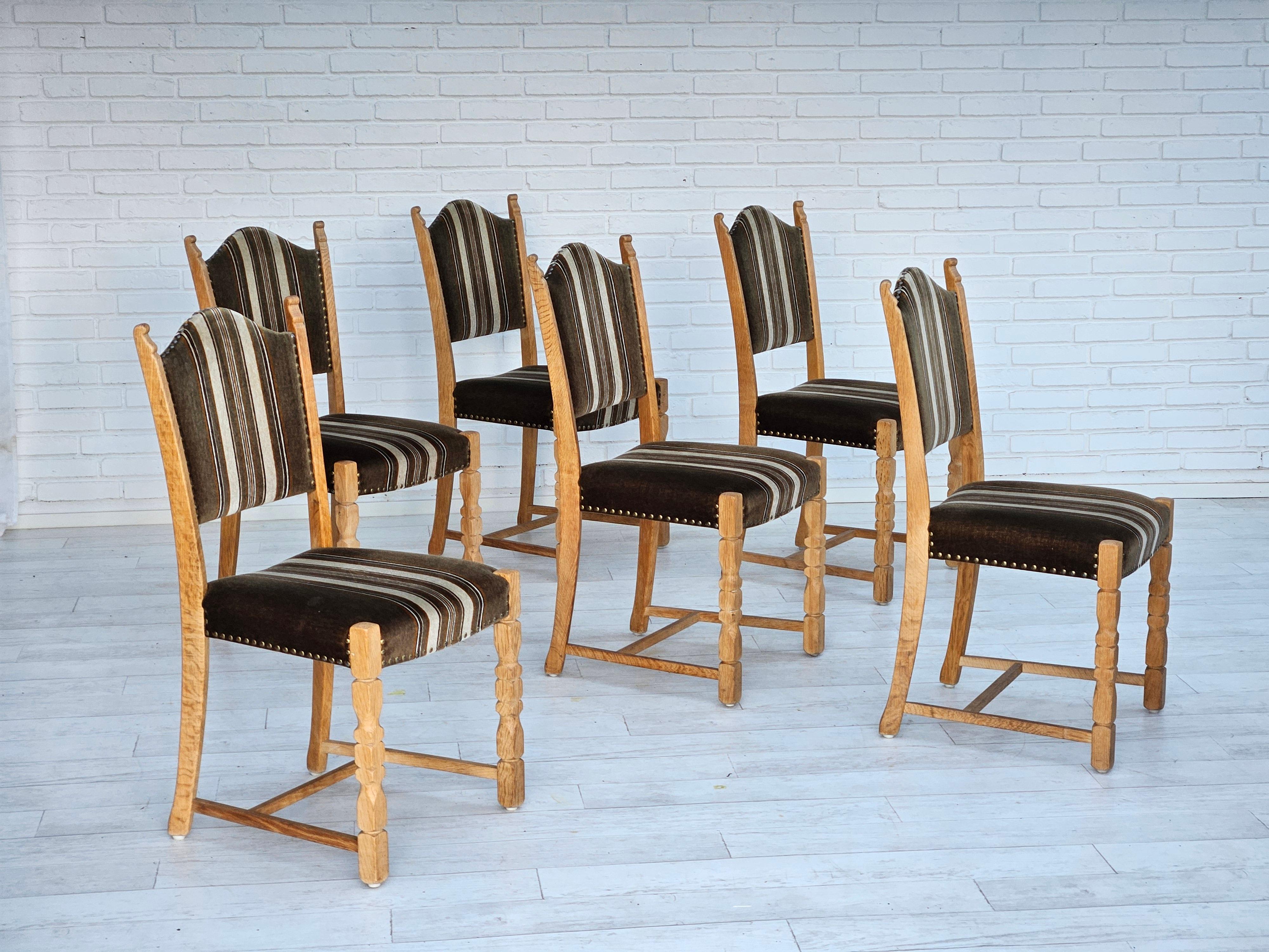 1970s, set of 6 pcs Danish dining chairs. Original very good condition: no smells and no stains. Furniture velour fabric, oak wood. Manufactured by Danish furniture manufacturer in about 1970s.