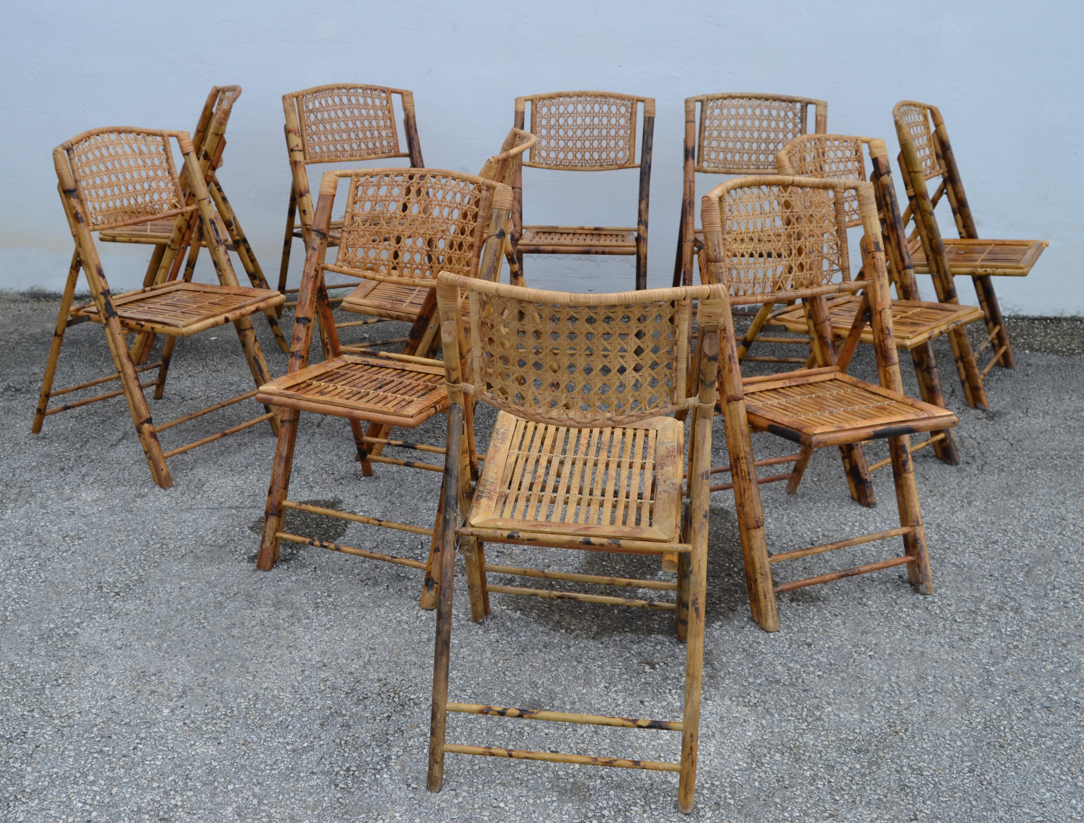 Set de 11 sillas plegables de bambú Tigre Quemado, de los años 70 Bohemian Chic en Bueno estado para la venta en Miami, FL