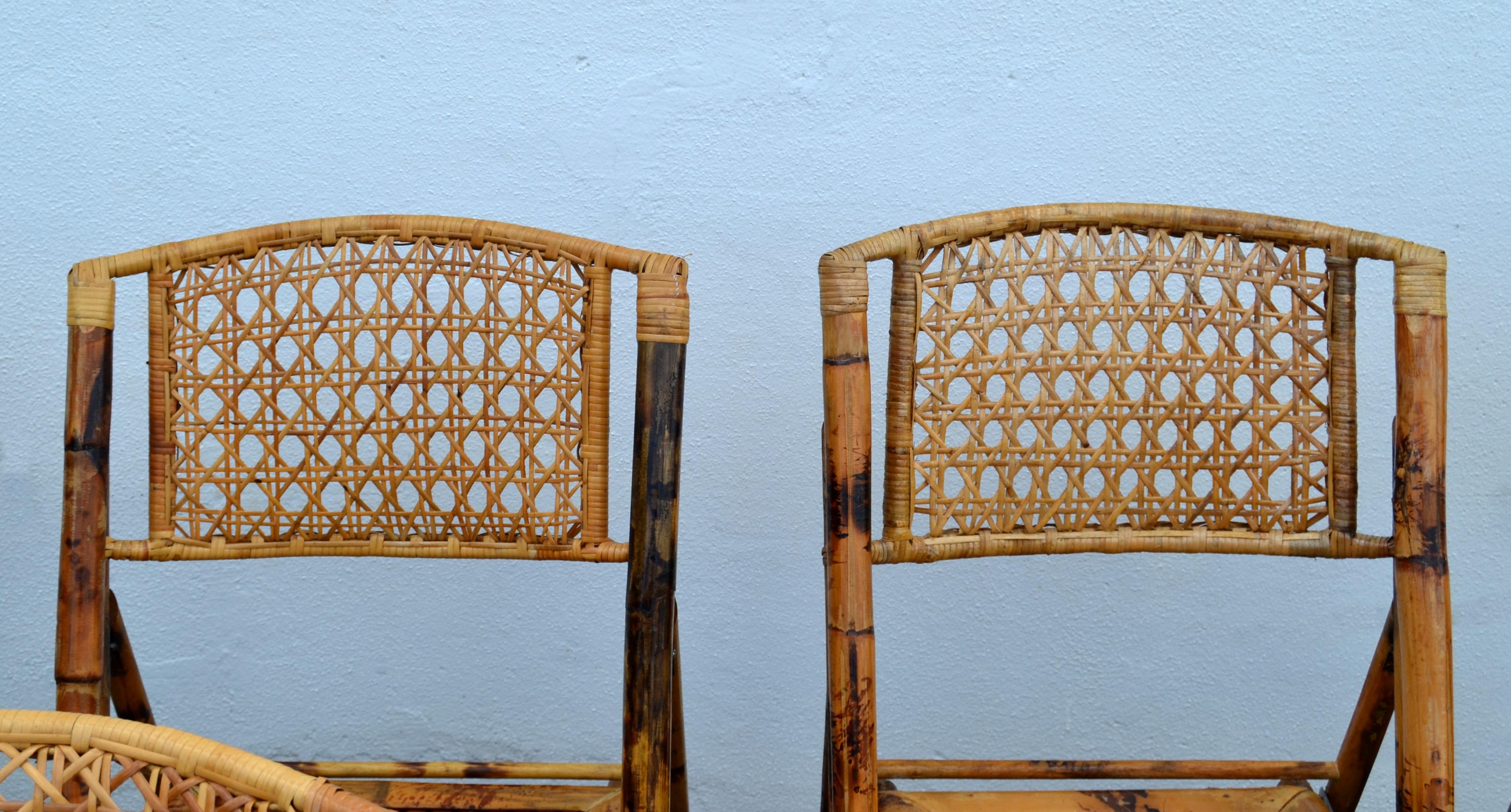 Set de 11 sillas plegables de bambú Tigre Quemado, de los años 70 Bohemian Chic siglo XX en venta