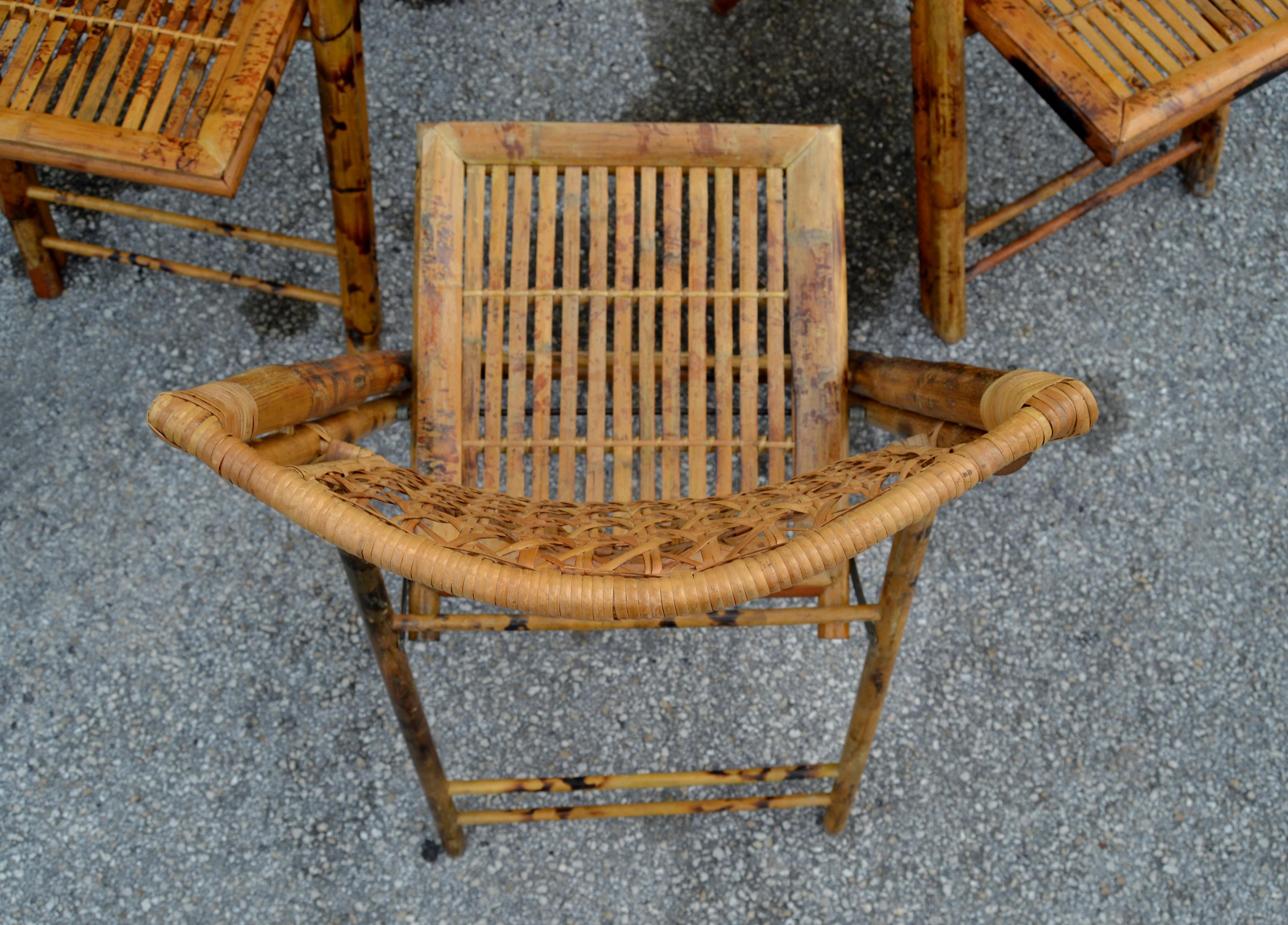Set de 11 sillas plegables de bambú Tigre Quemado, de los años 70 Bohemian Chic en venta 1