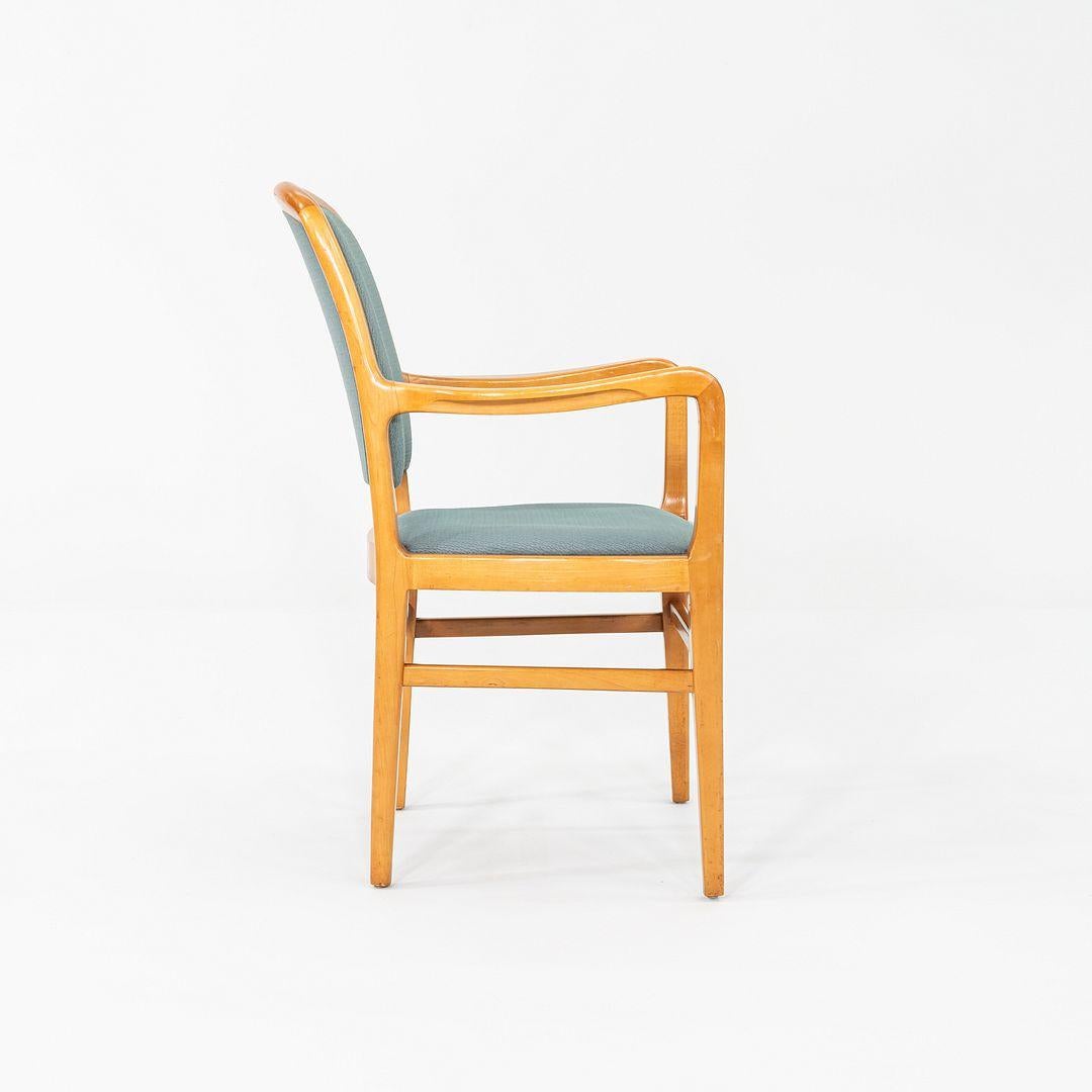 Ensemble de 12 fauteuils de salle à manger Jack Lenor Larsen Furniture en érable des années 1970 Bon état - En vente à Philadelphia, PA
